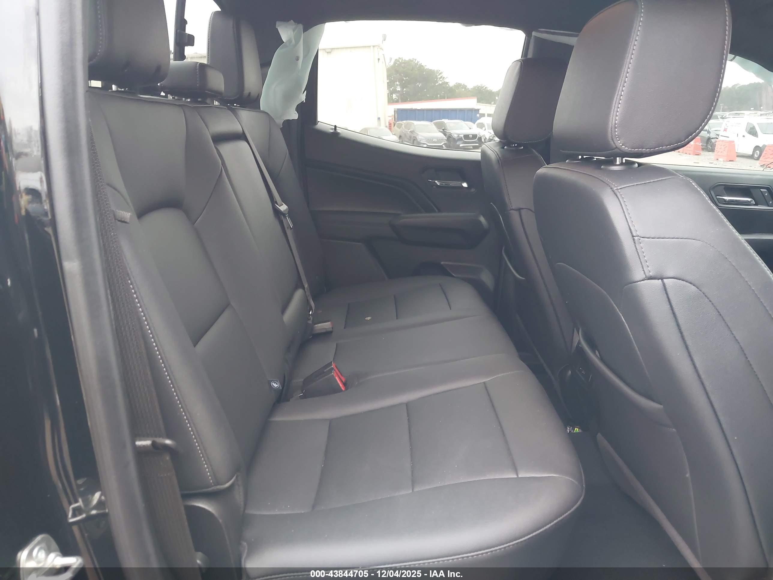 GMC CANYON image 8