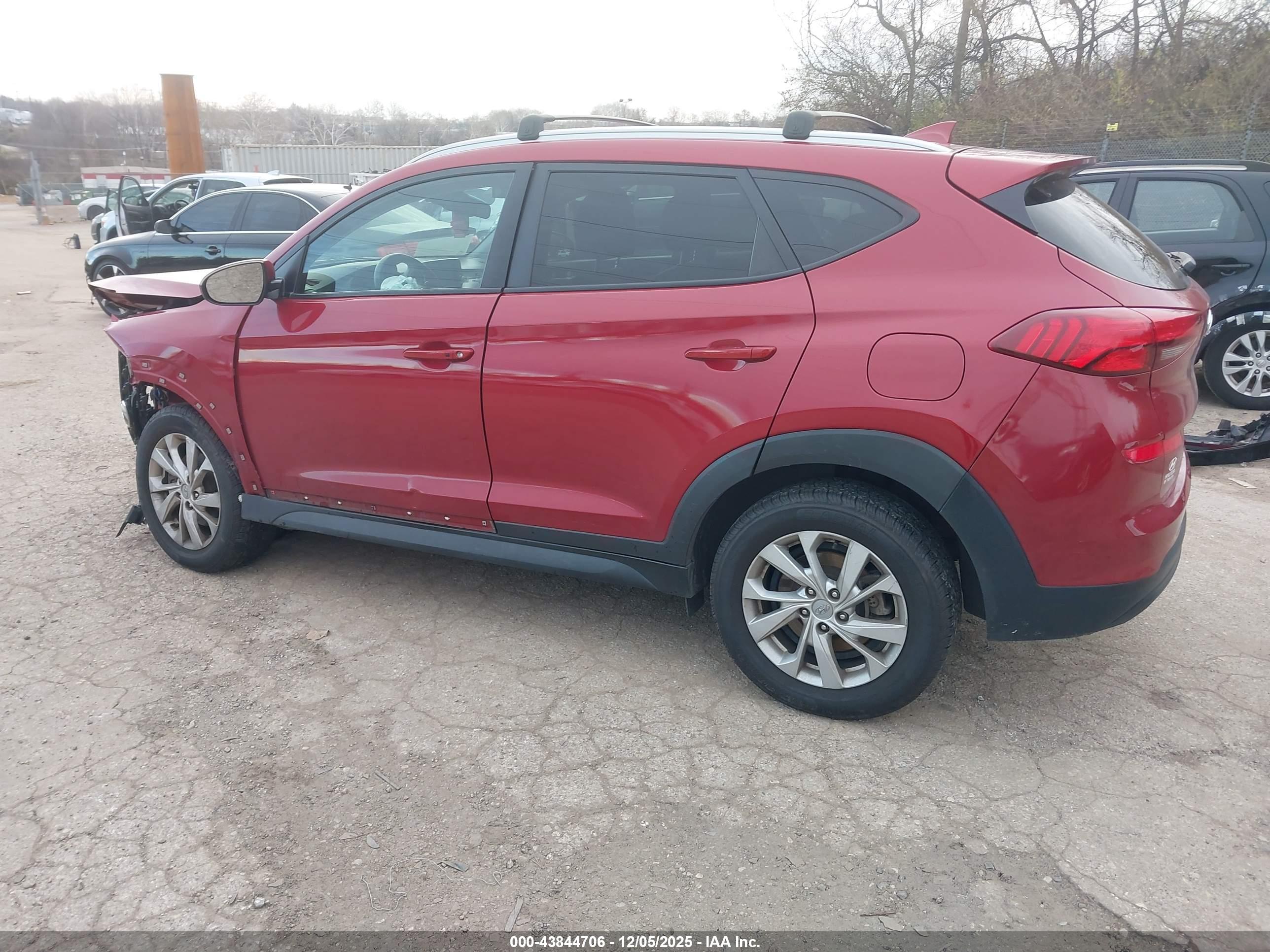 HYUNDAI TUCSON image 3