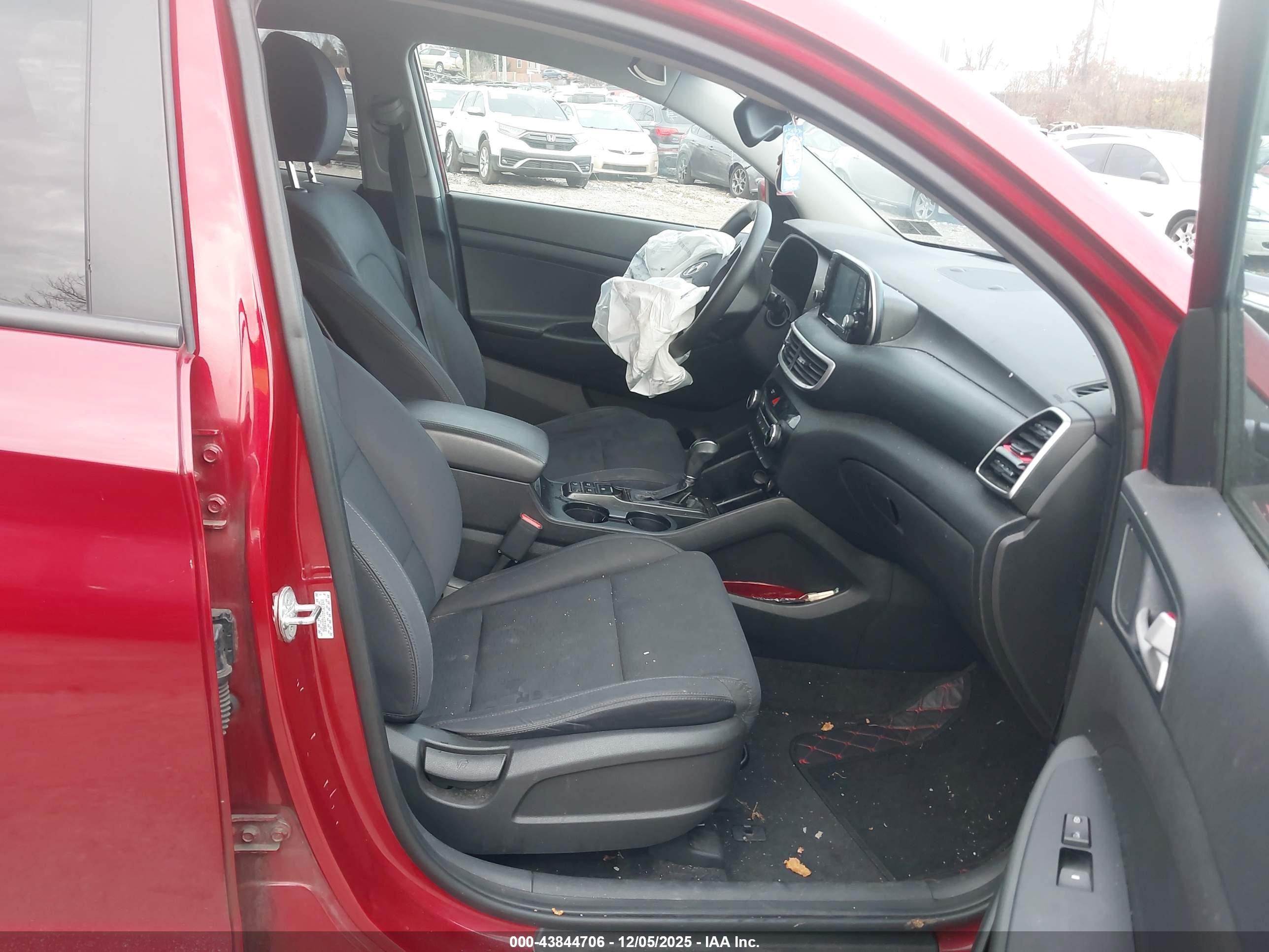 HYUNDAI TUCSON image 5