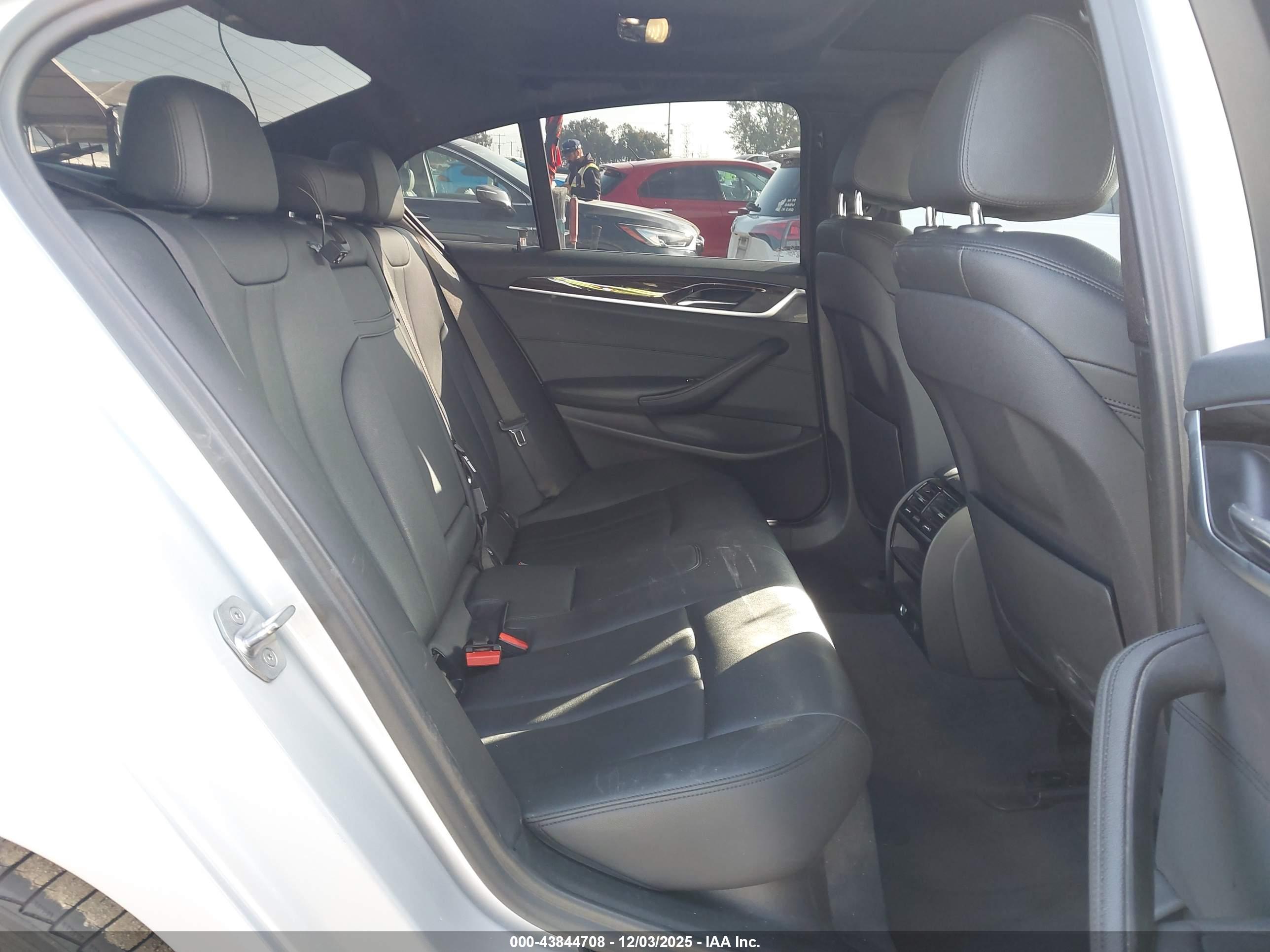 BMW 530E image 8