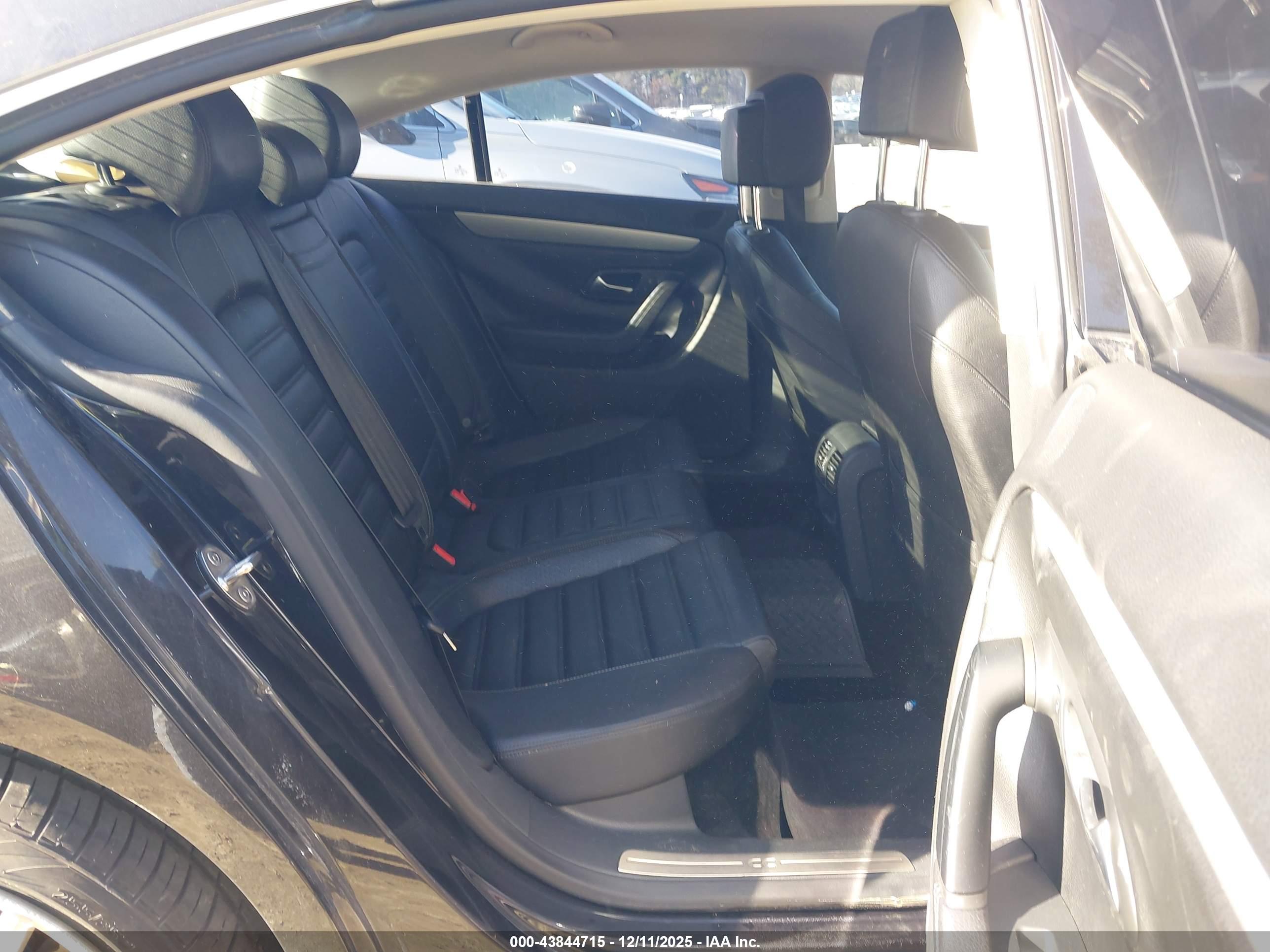 VOLKSWAGEN CC image 8