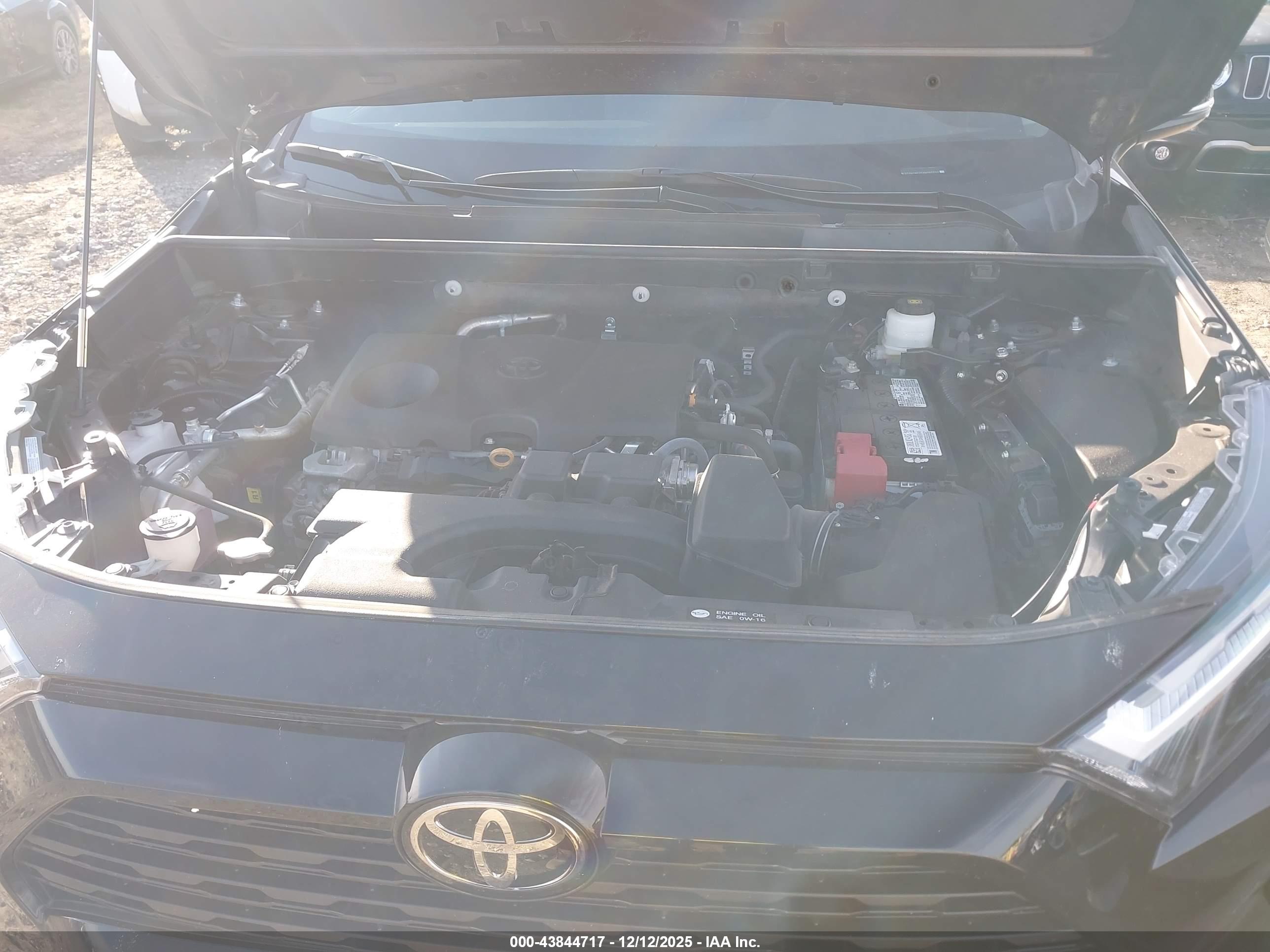 TOYOTA RAV4 image 10