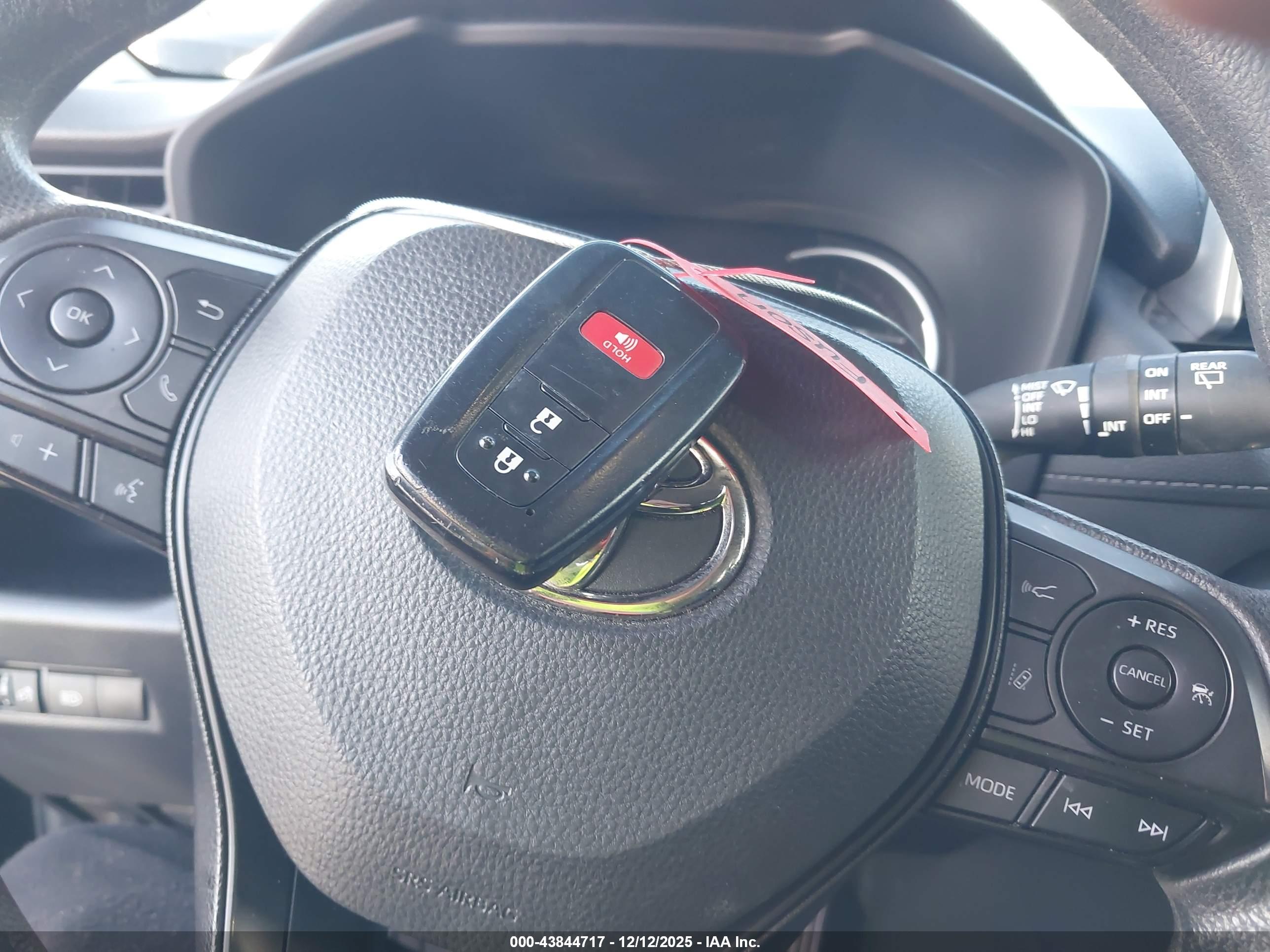 TOYOTA RAV4 image 11
