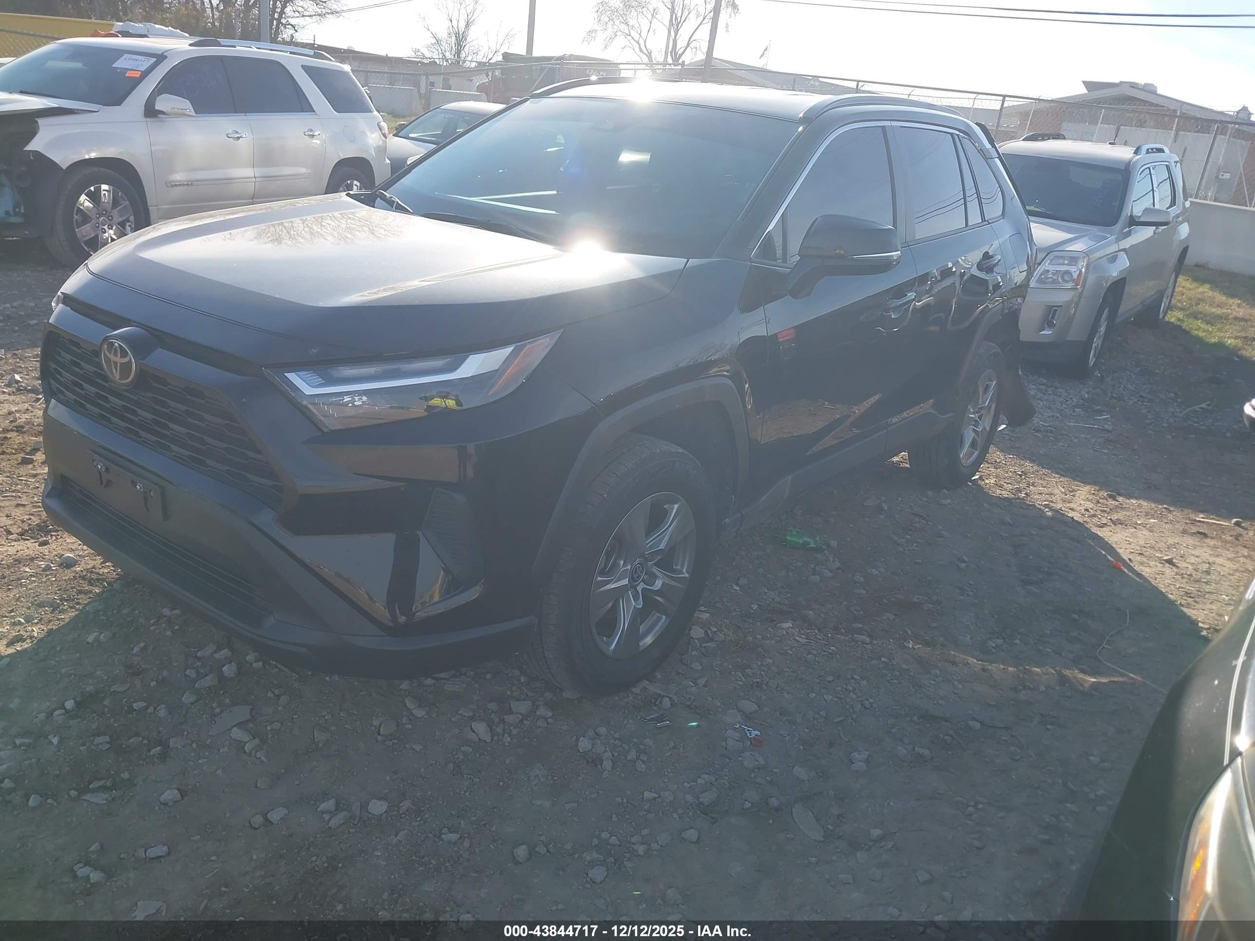TOYOTA RAV4 image 2