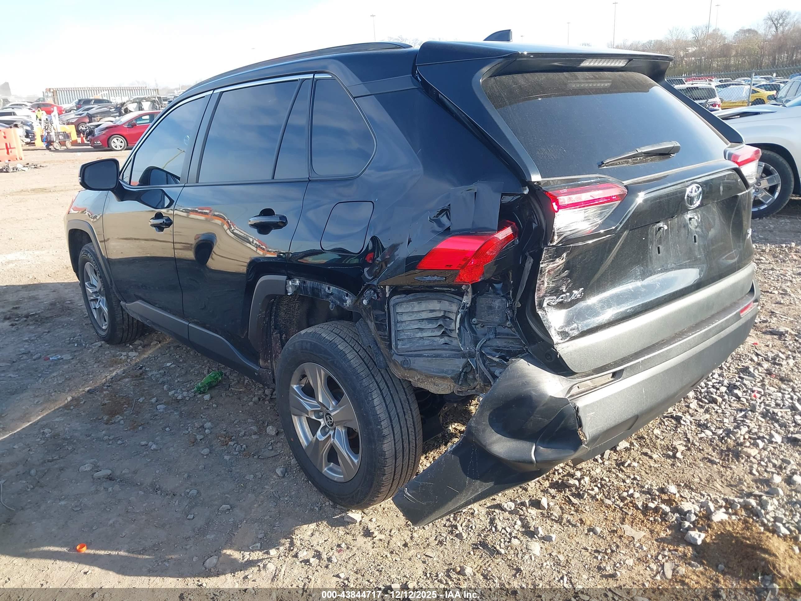 TOYOTA RAV4 image 3