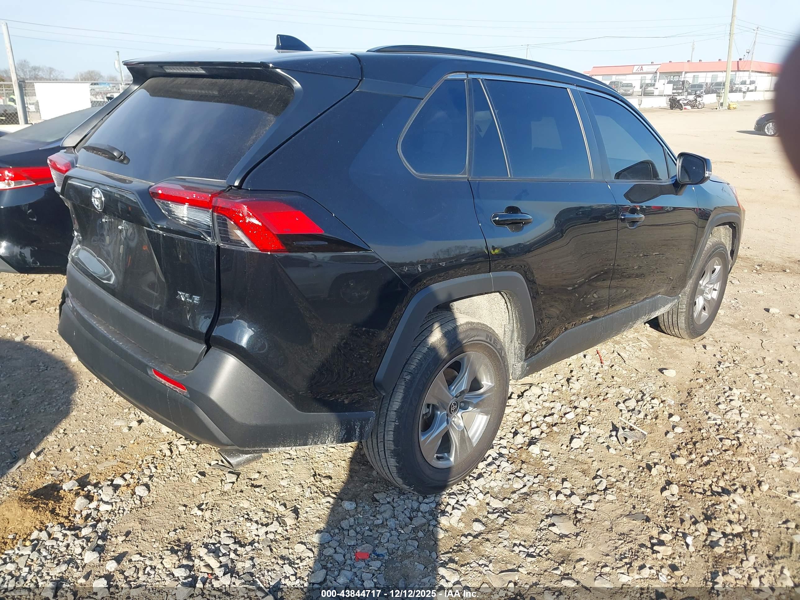 TOYOTA RAV4 image 4