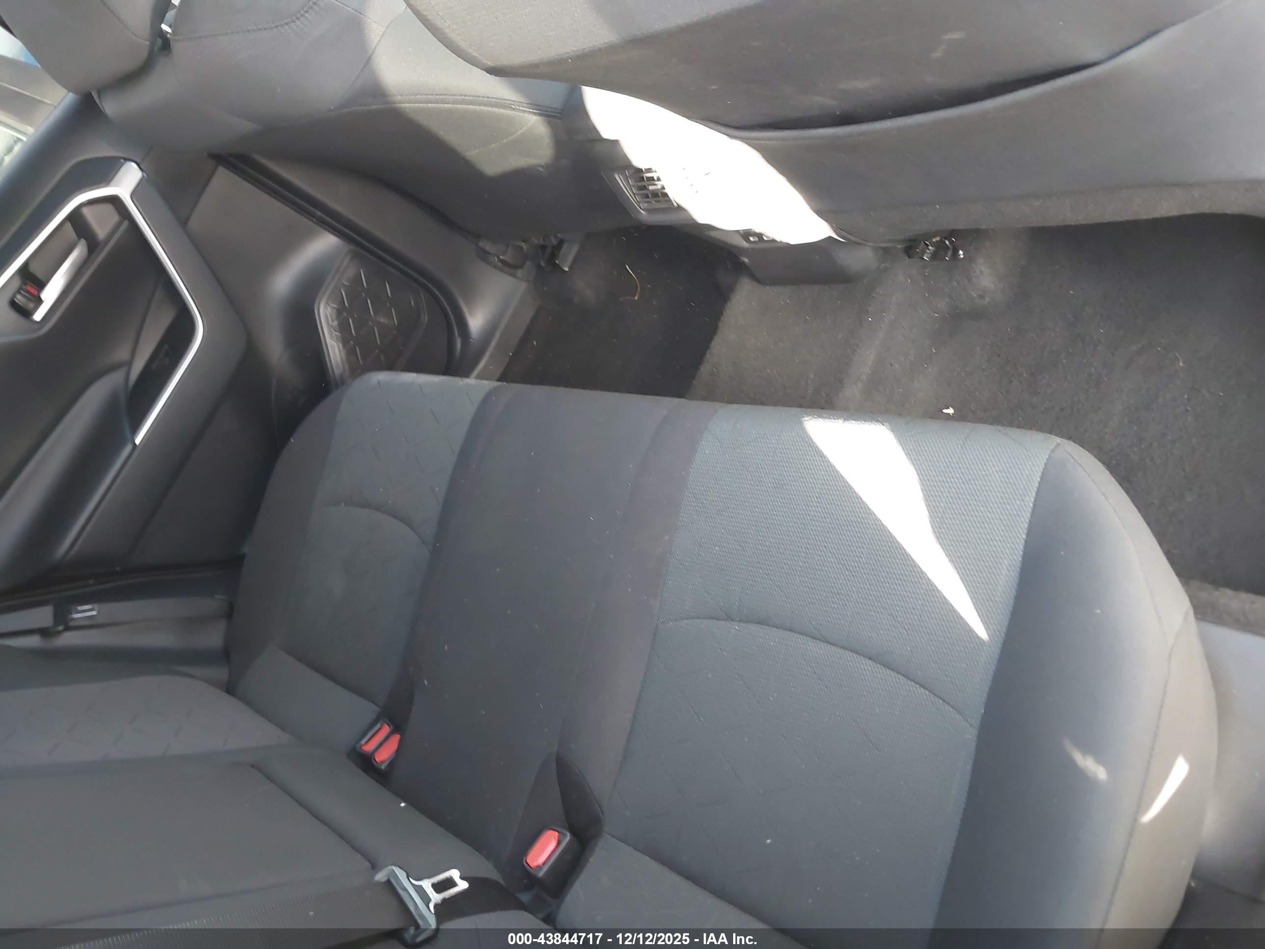 TOYOTA RAV4 image 8