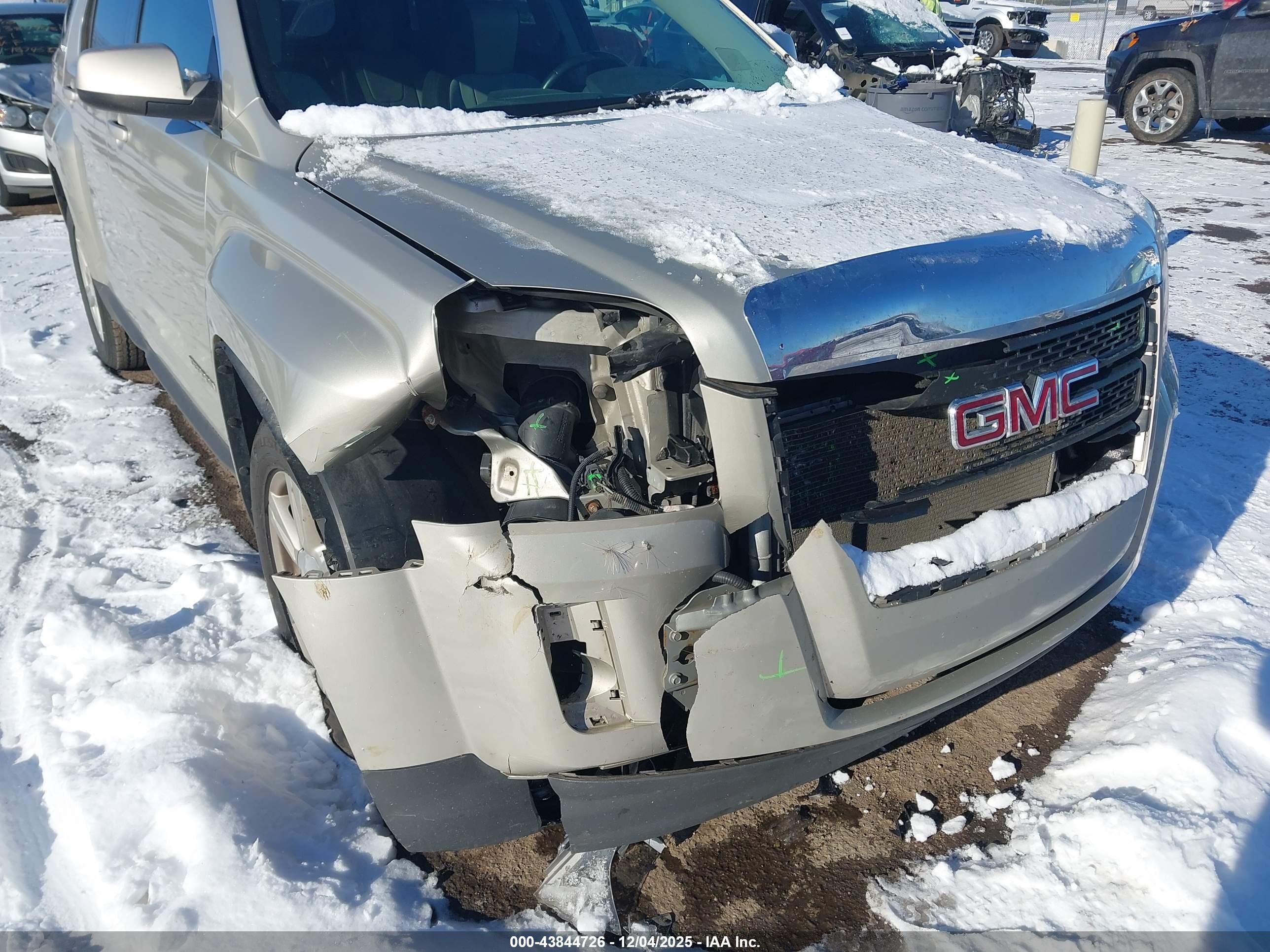 GMC TERRAIN image 6