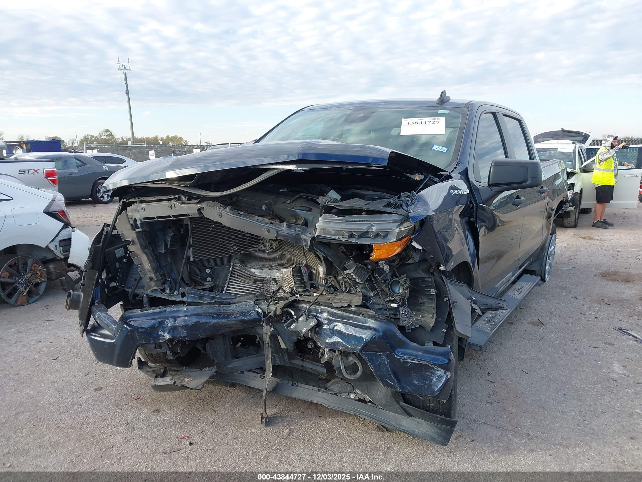 CHEVROLET SILVERADO image 2