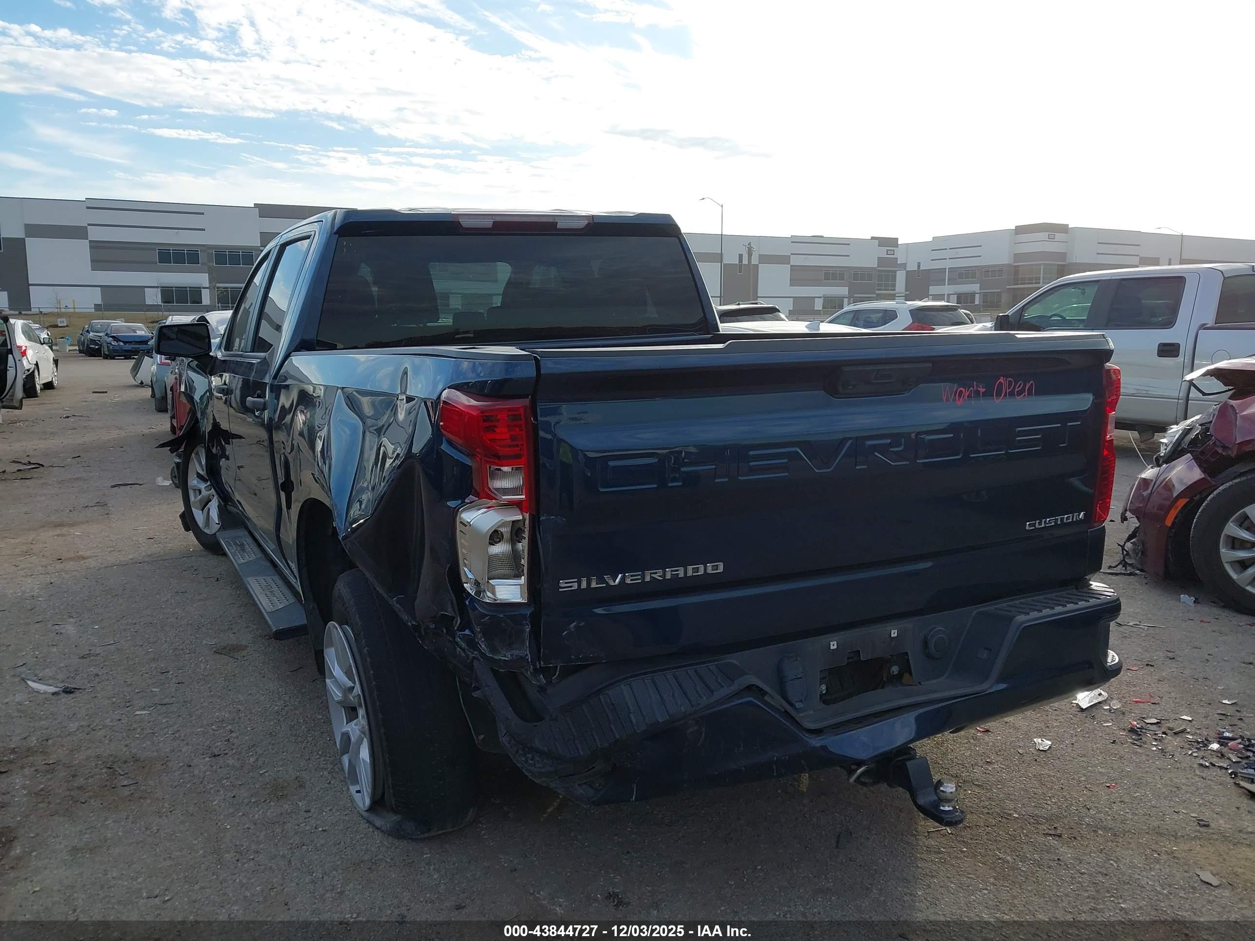CHEVROLET SILVERADO image 3