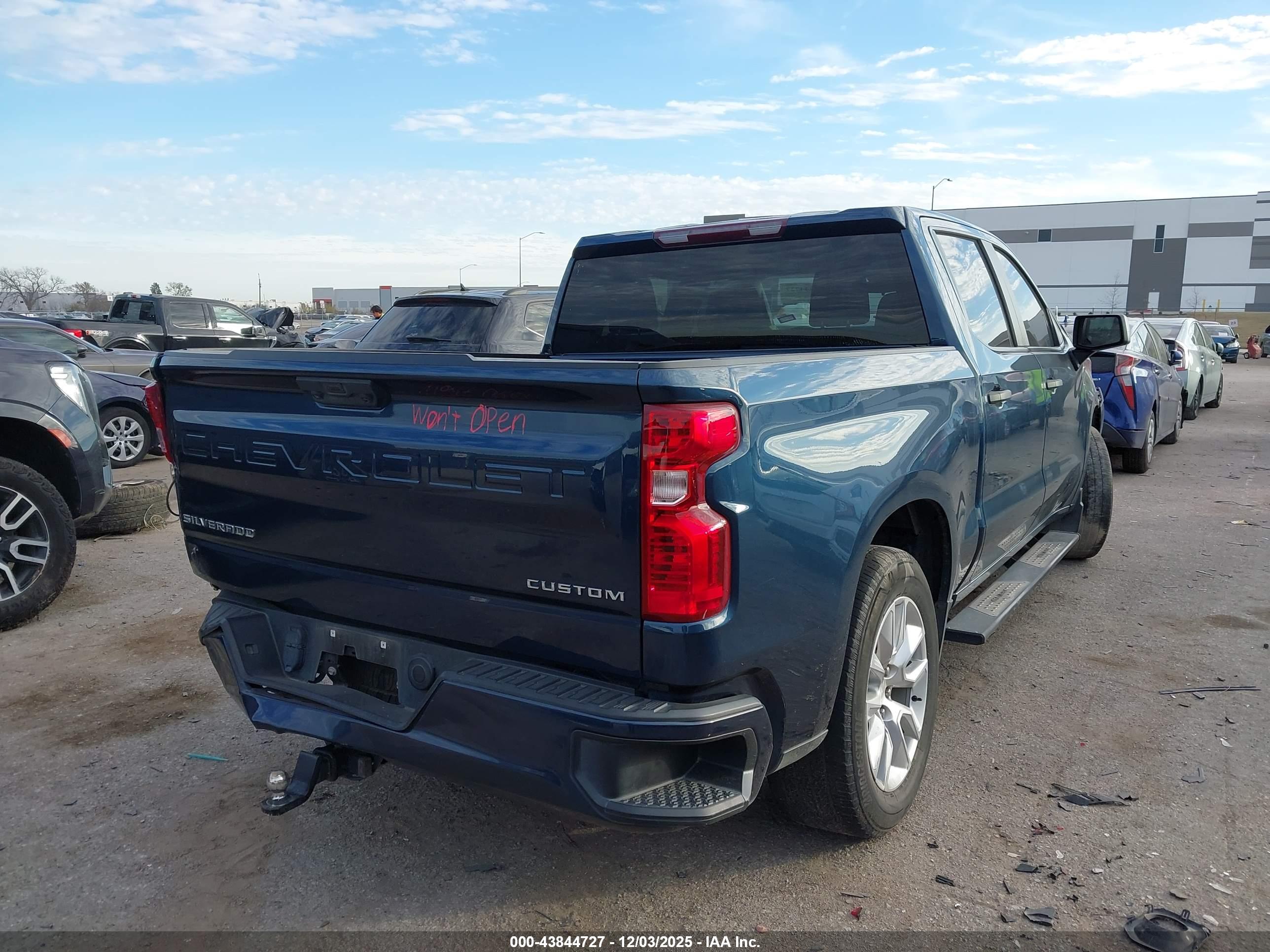 CHEVROLET SILVERADO image 4