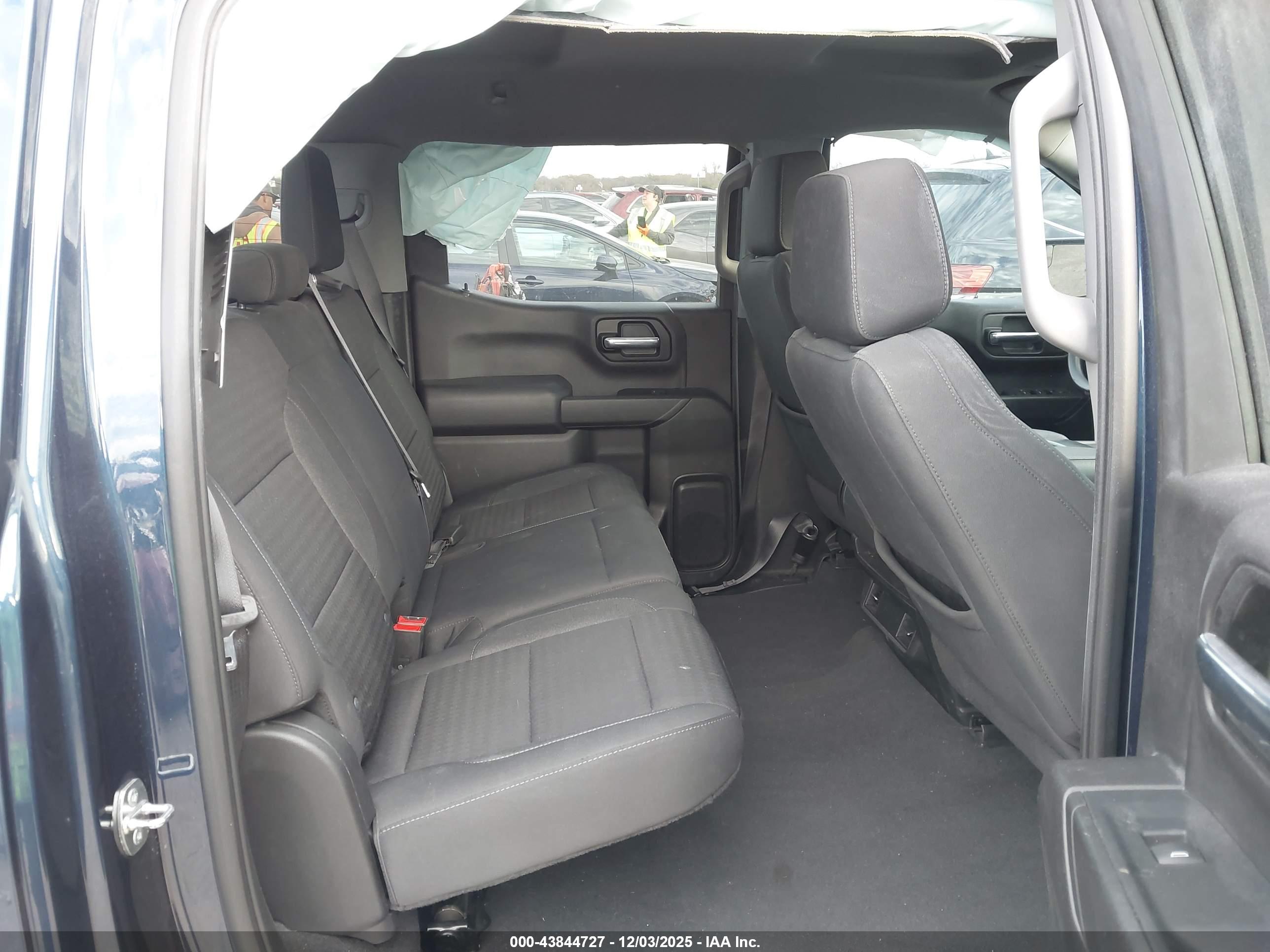 CHEVROLET SILVERADO image 8