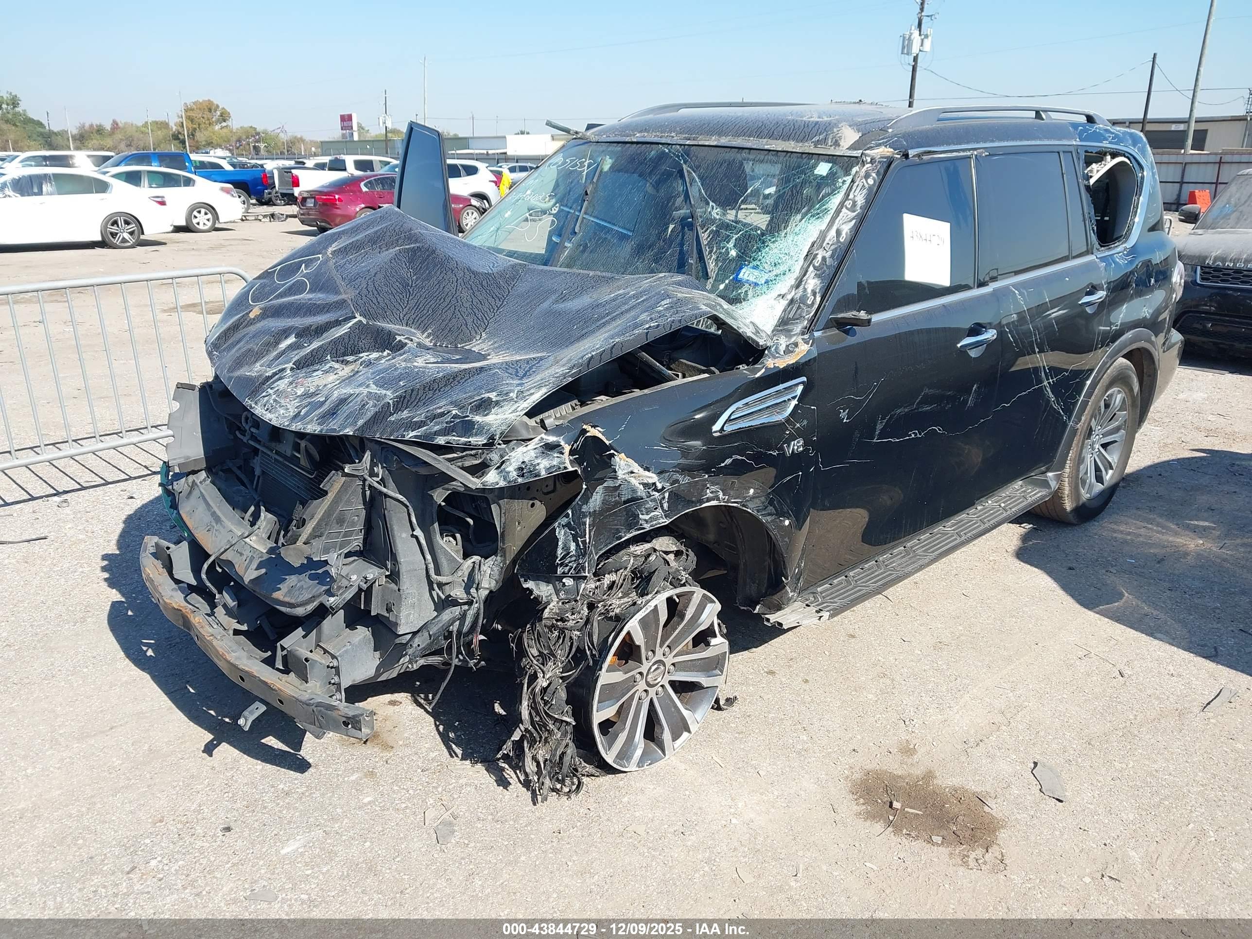 NISSAN ARMADA image 2