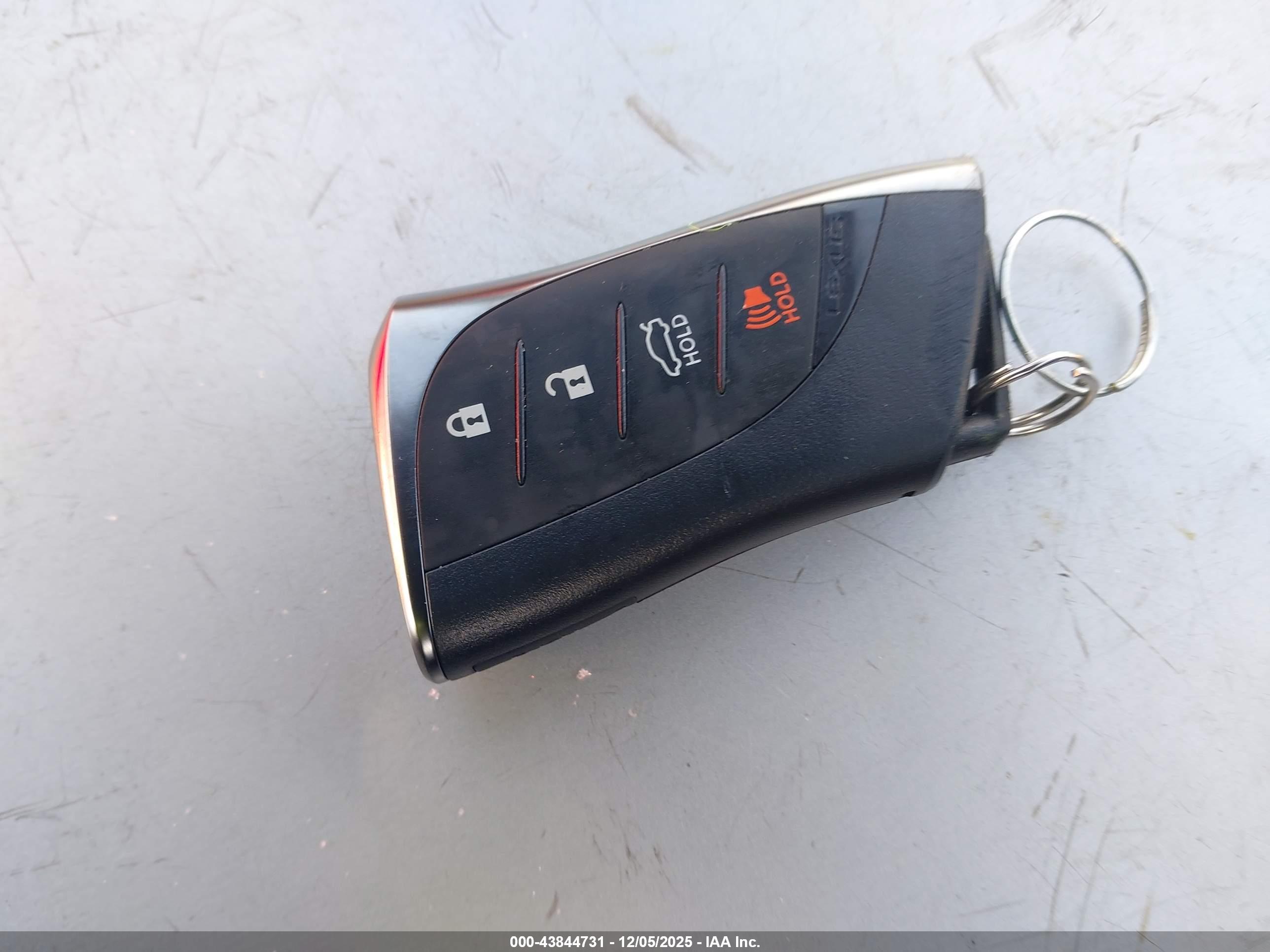 LEXUS ES image 11