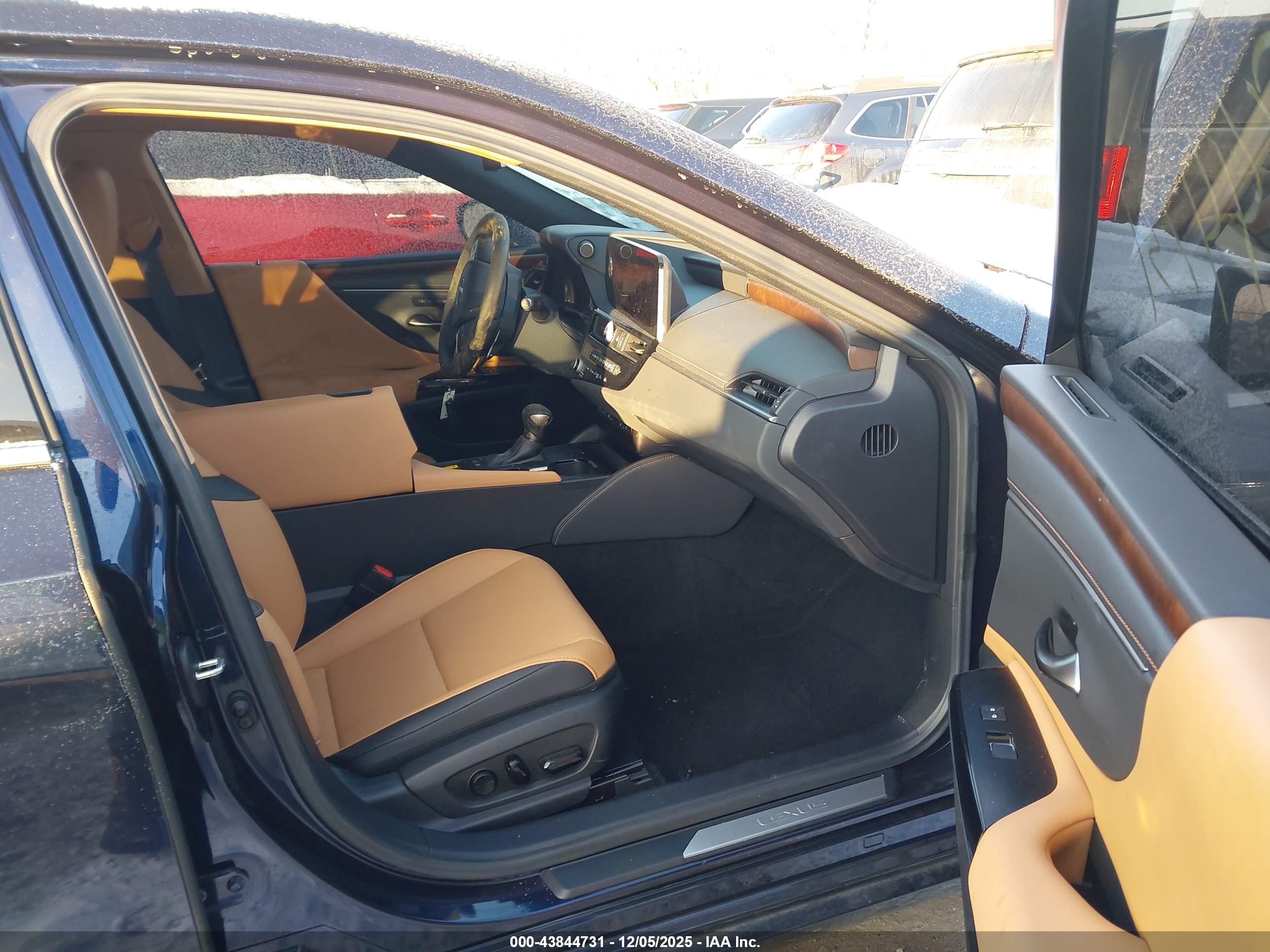 LEXUS ES image 5