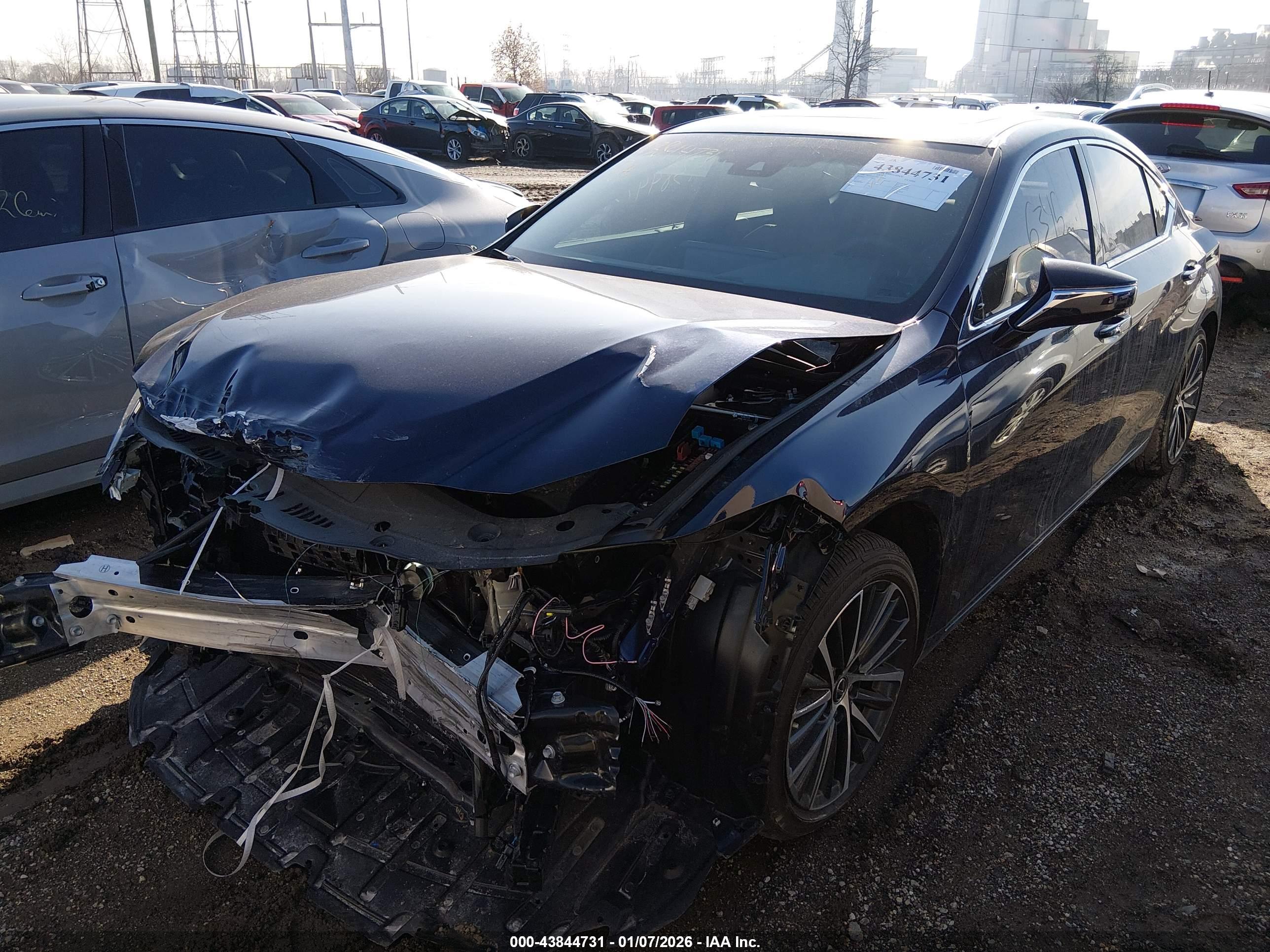 LEXUS ES image 6