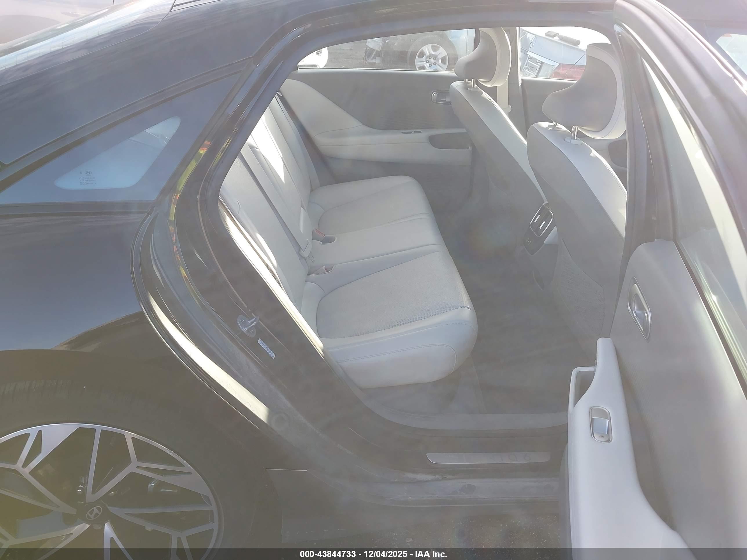 HYUNDAI IONIQ image 8