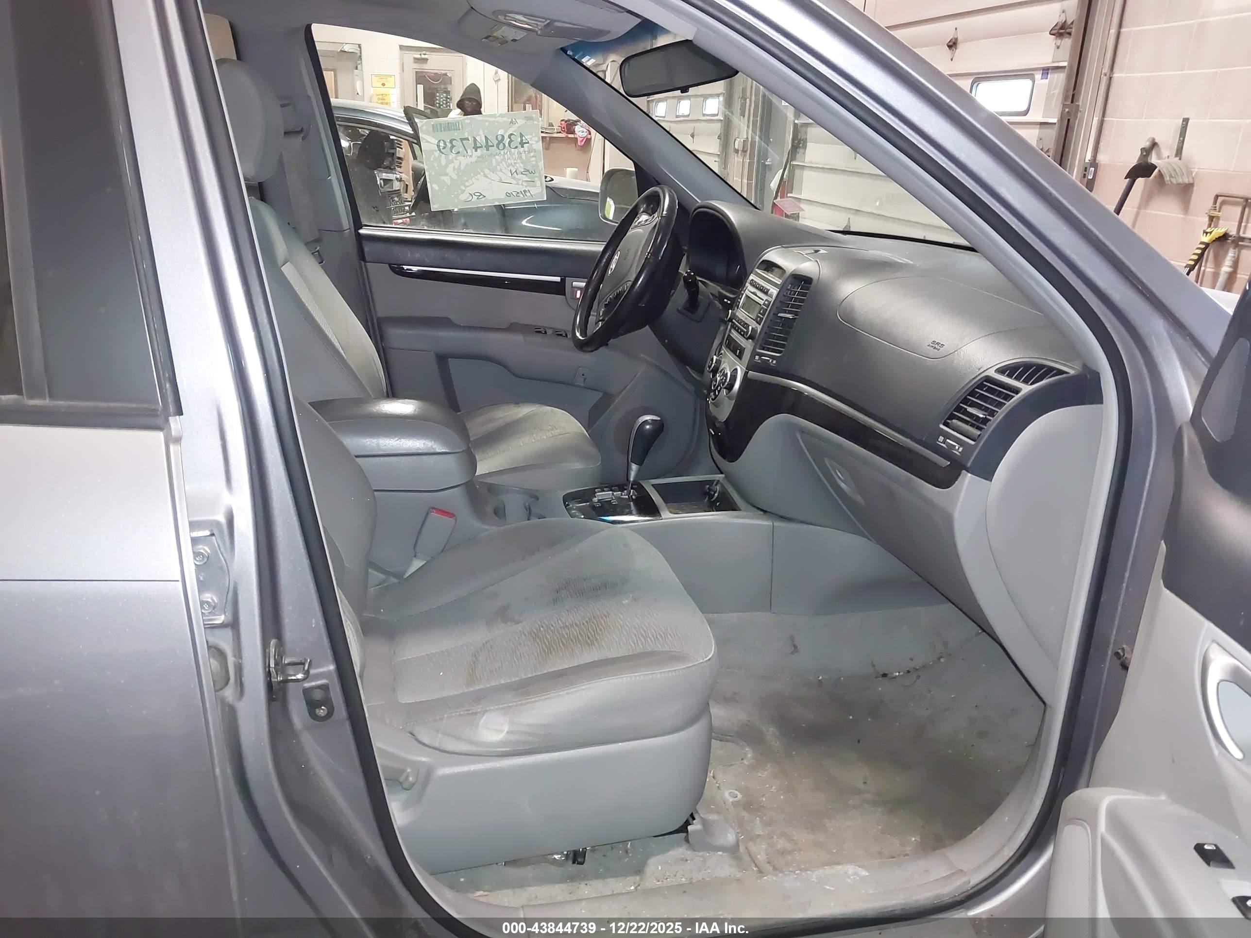 HYUNDAI SANTA image 5