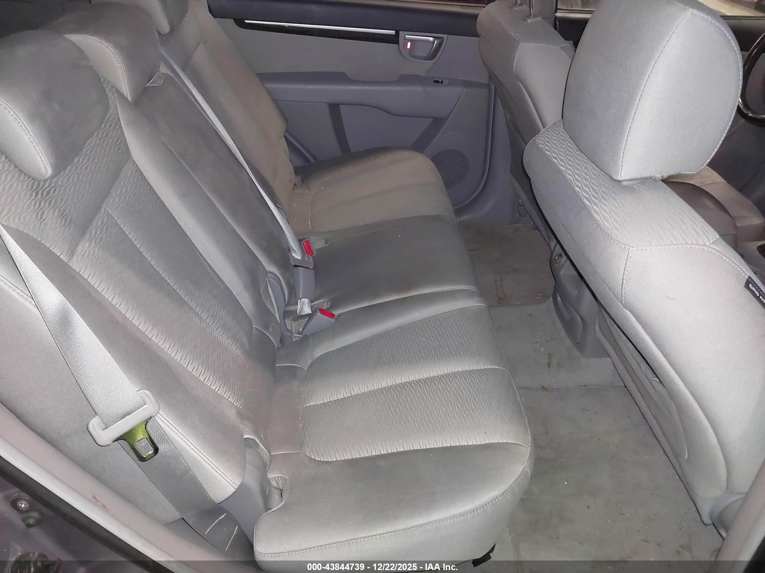 HYUNDAI SANTA image 8