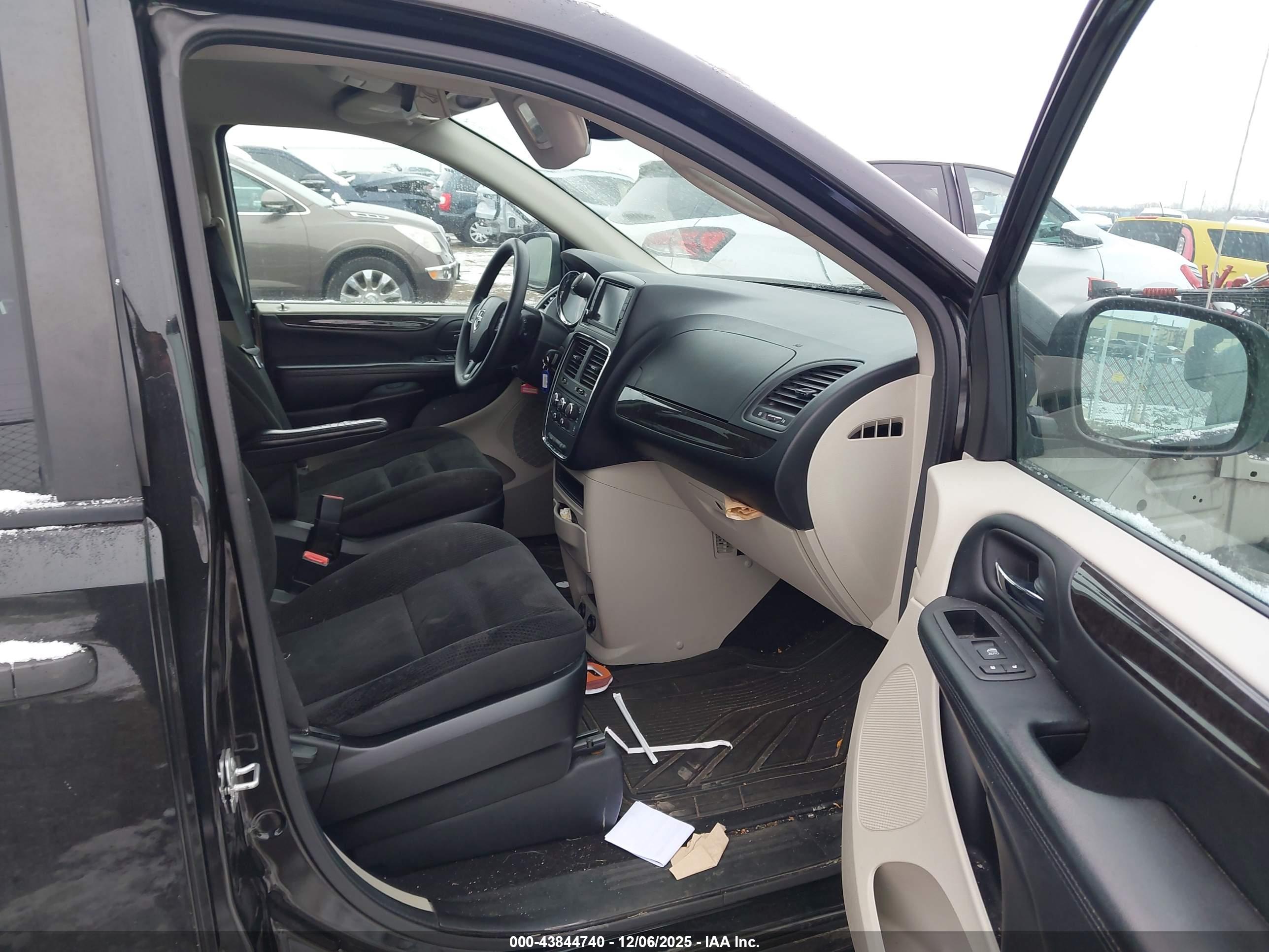 DODGE GRAND image 5