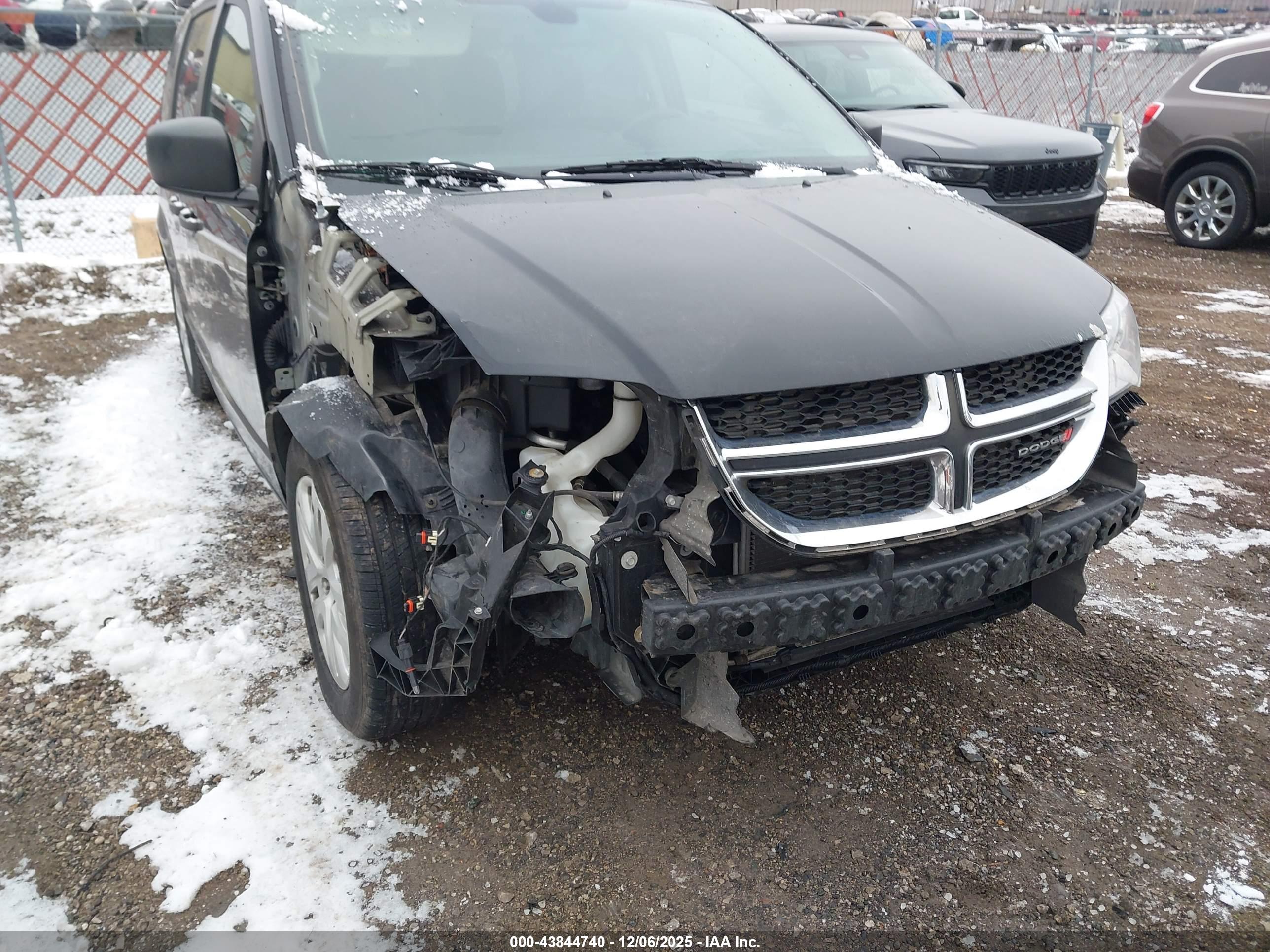 DODGE GRAND image 6