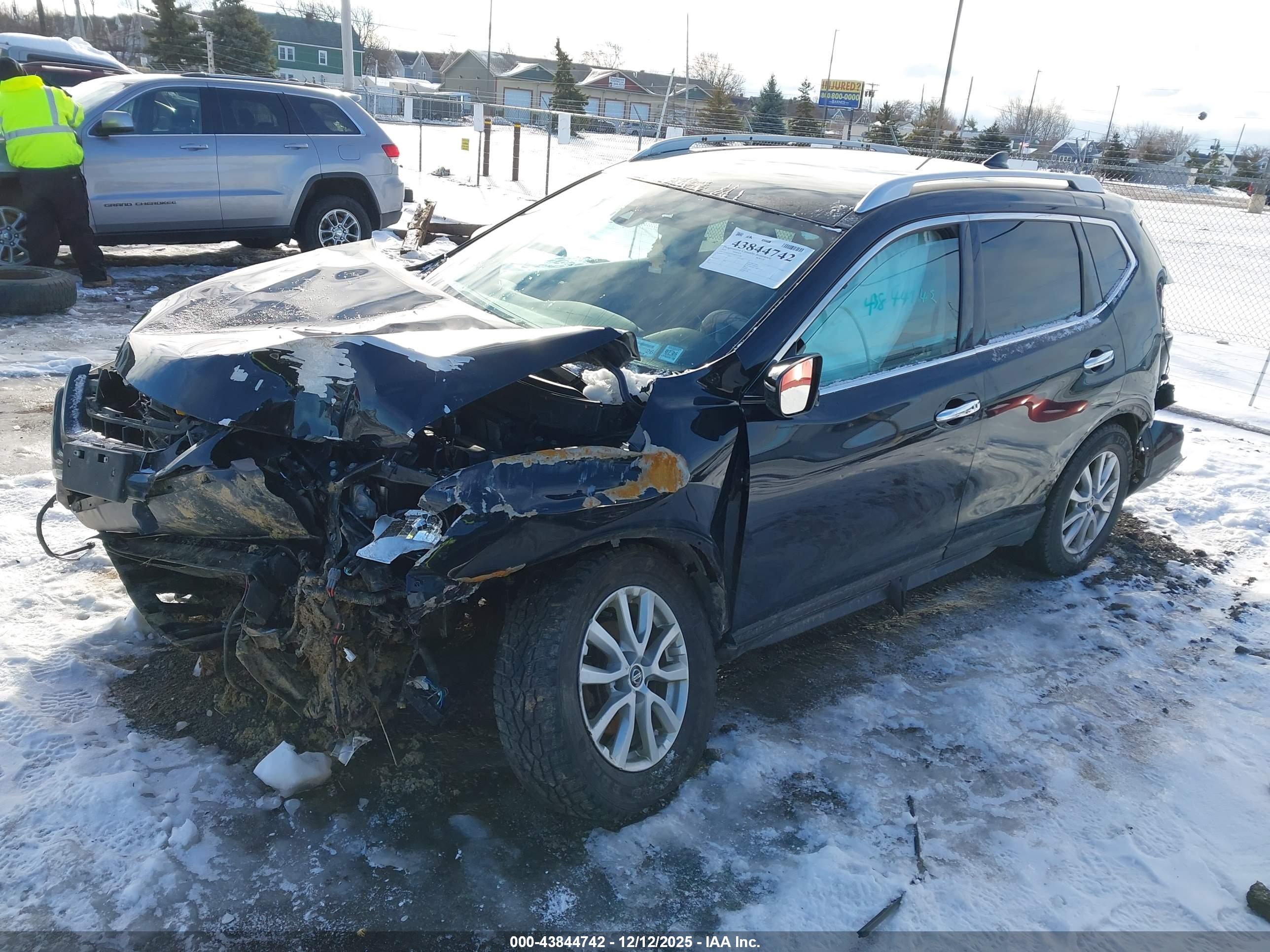 NISSAN ROGUE image 2