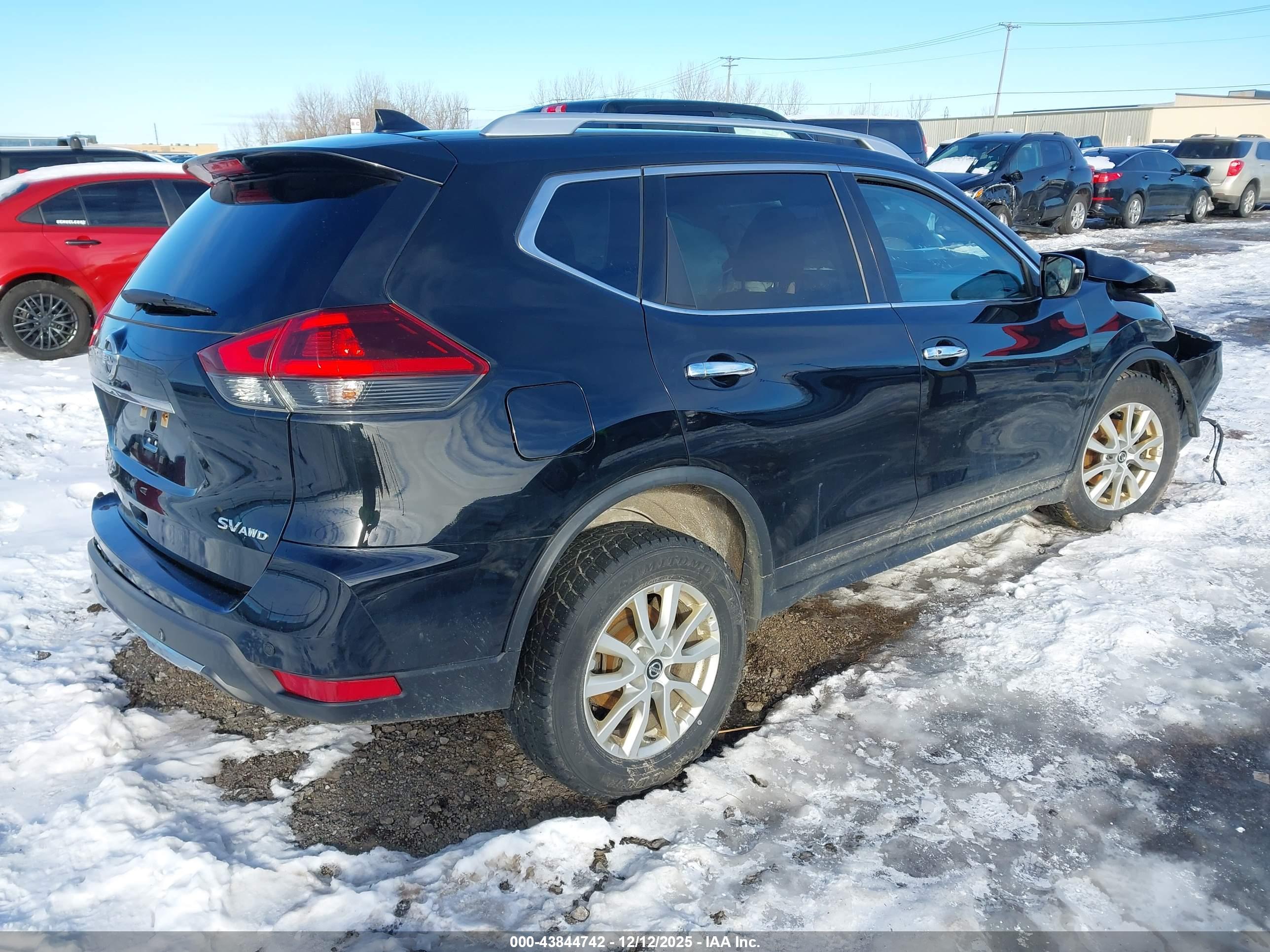 NISSAN ROGUE image 4
