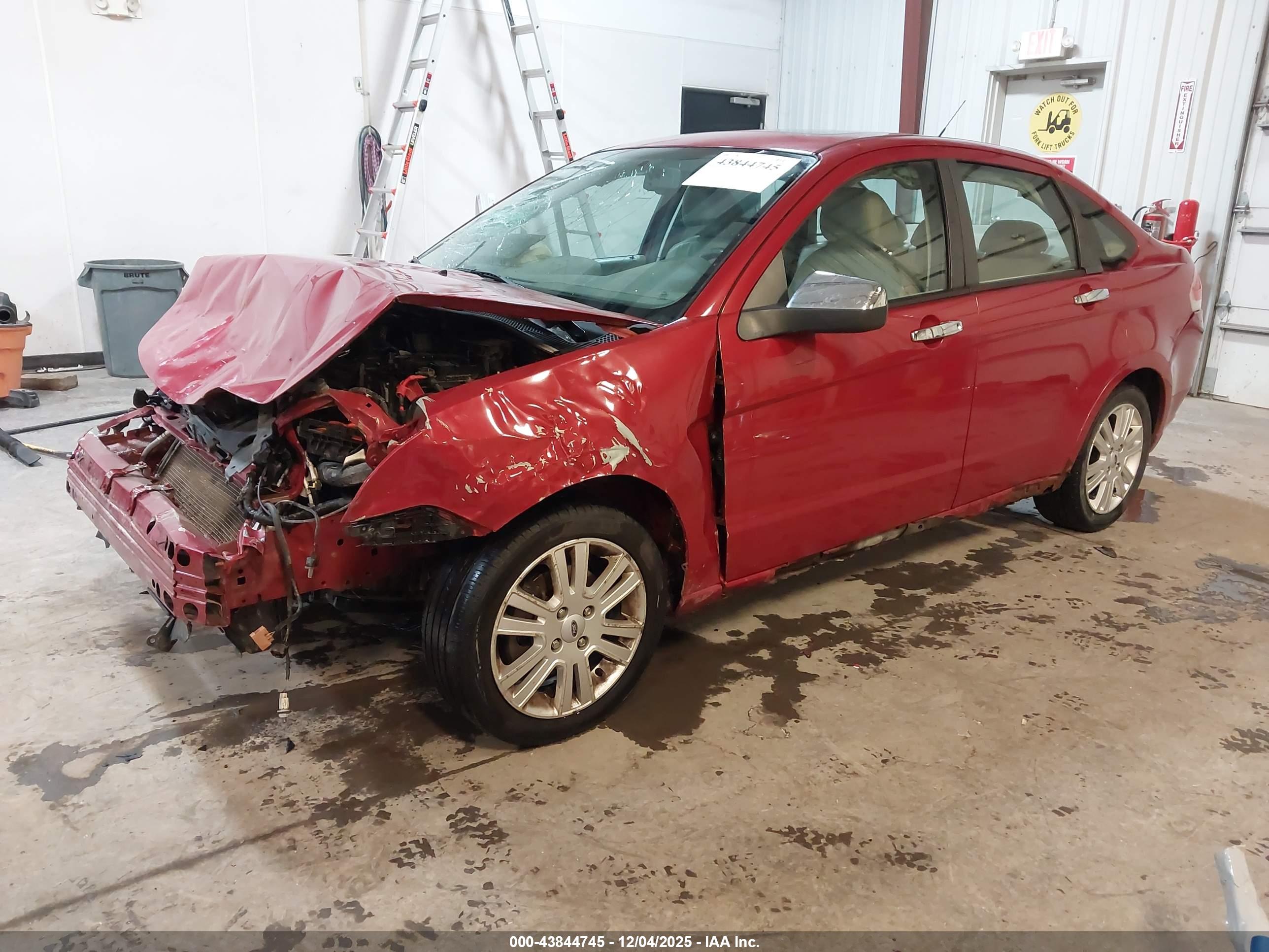 FORD FOCUS image 2