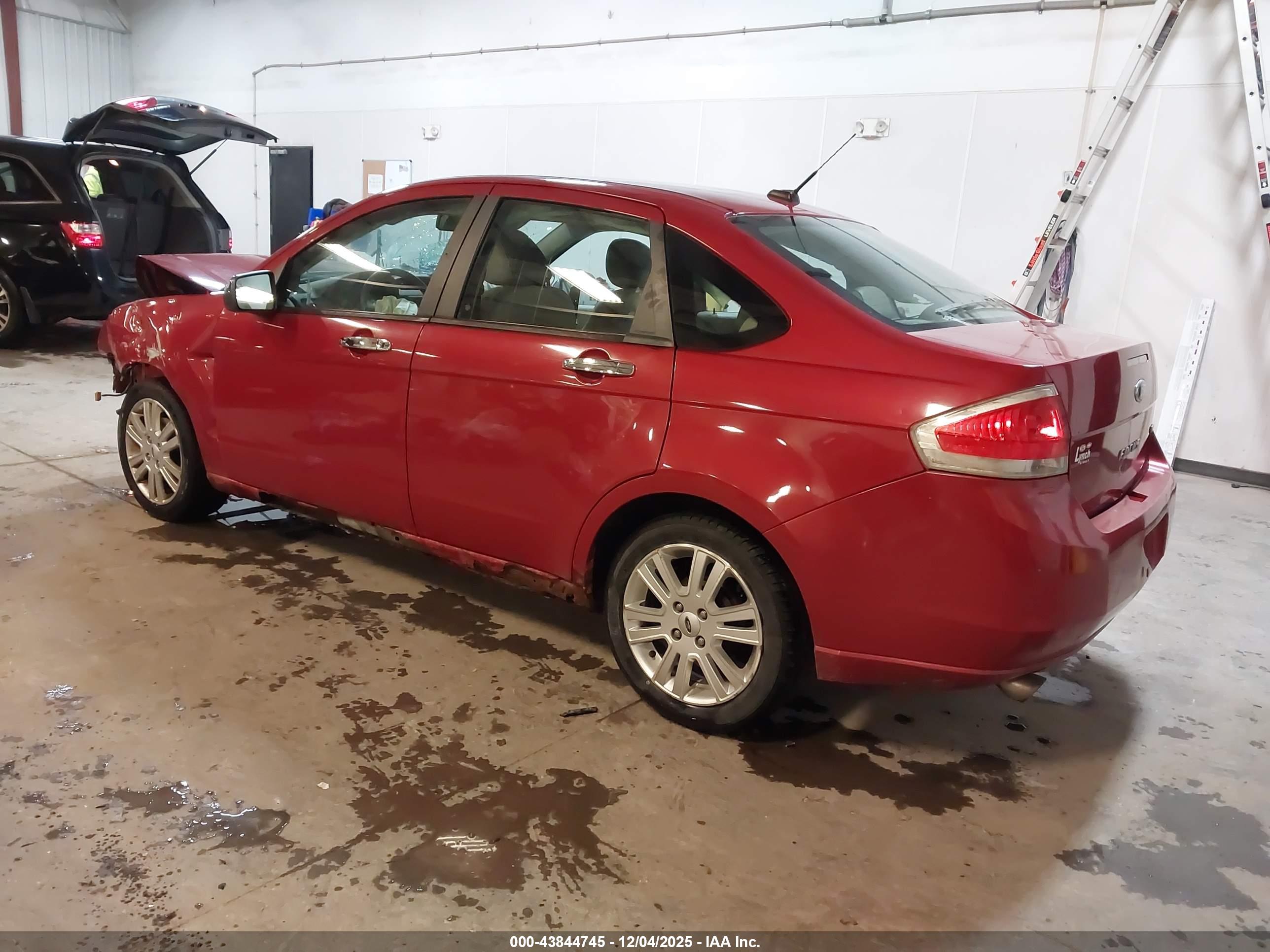 FORD FOCUS image 3
