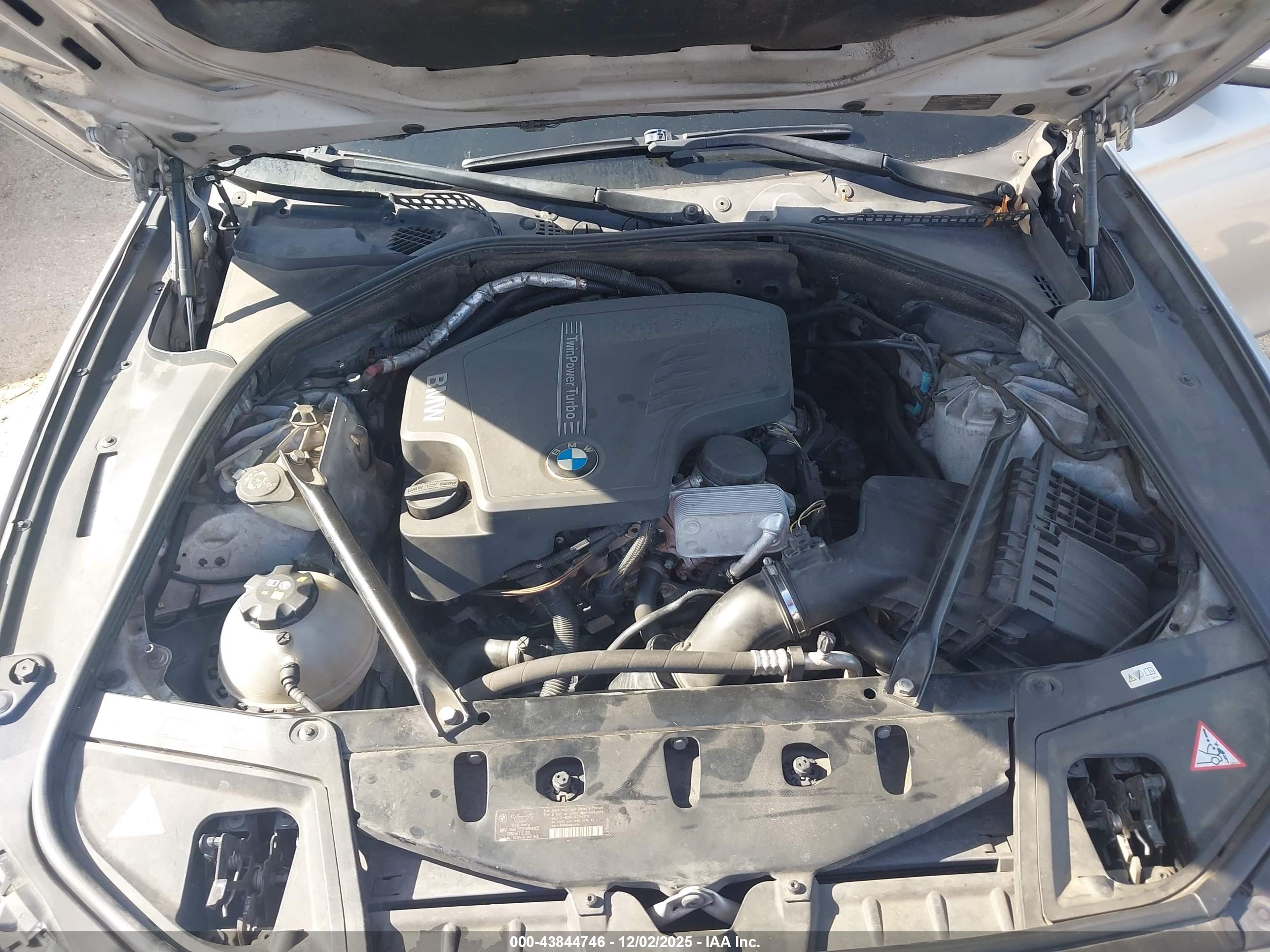BMW 528I image 10