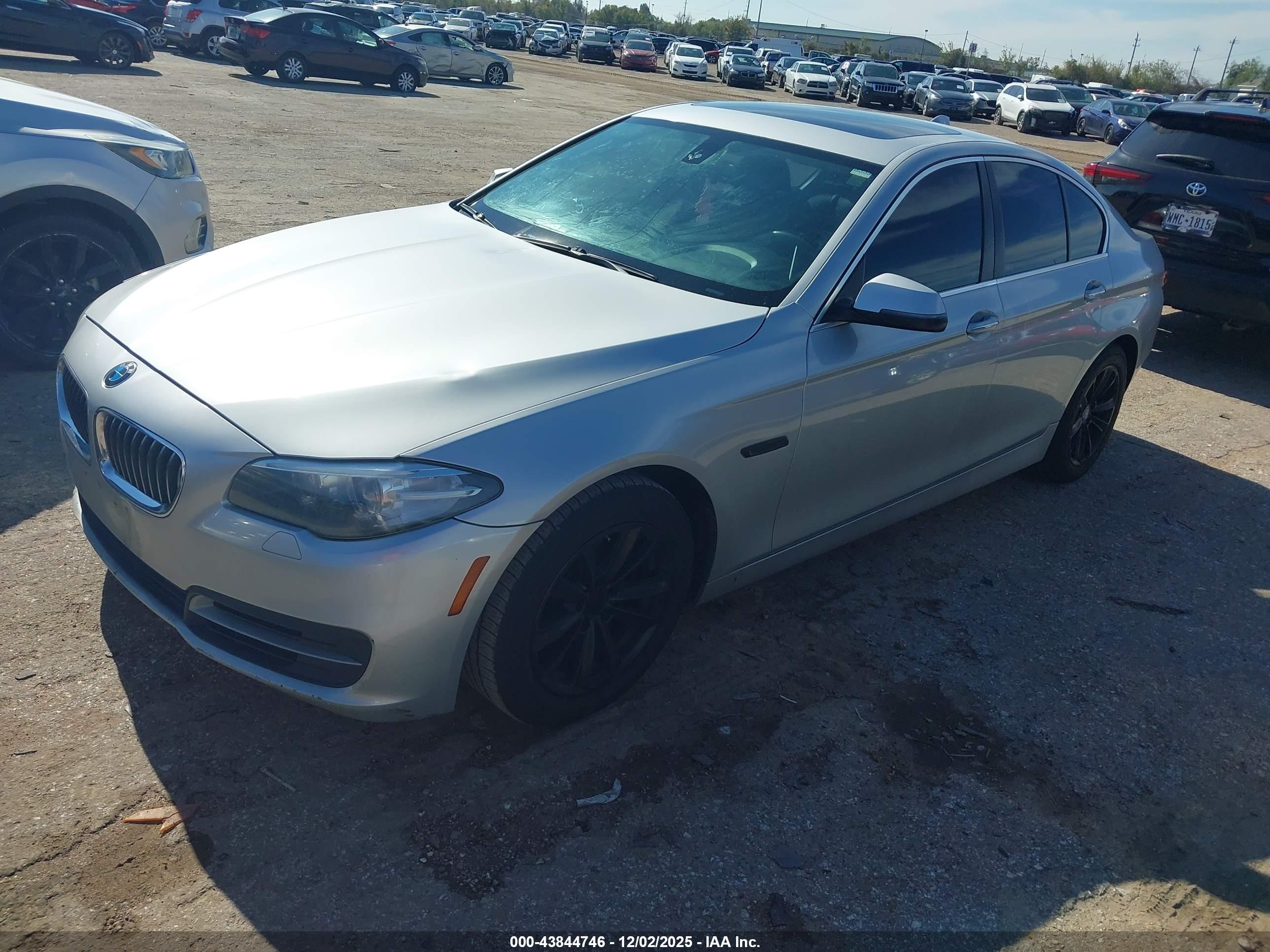 BMW 528I image 2