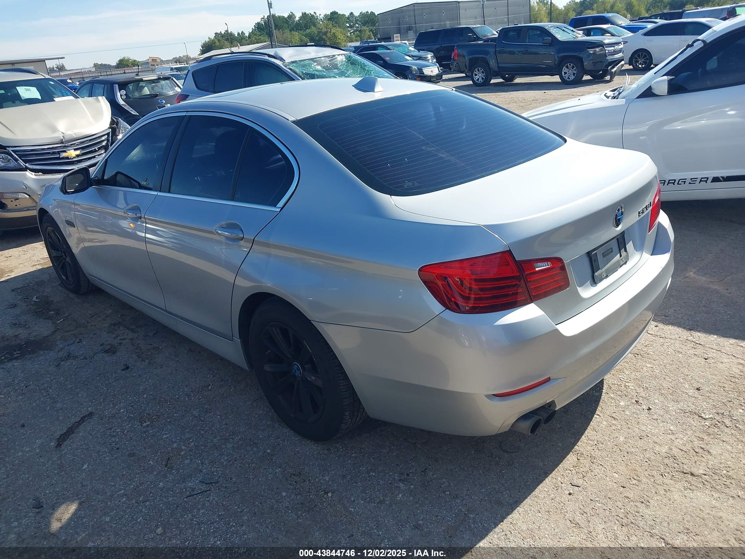 BMW 528I image 3