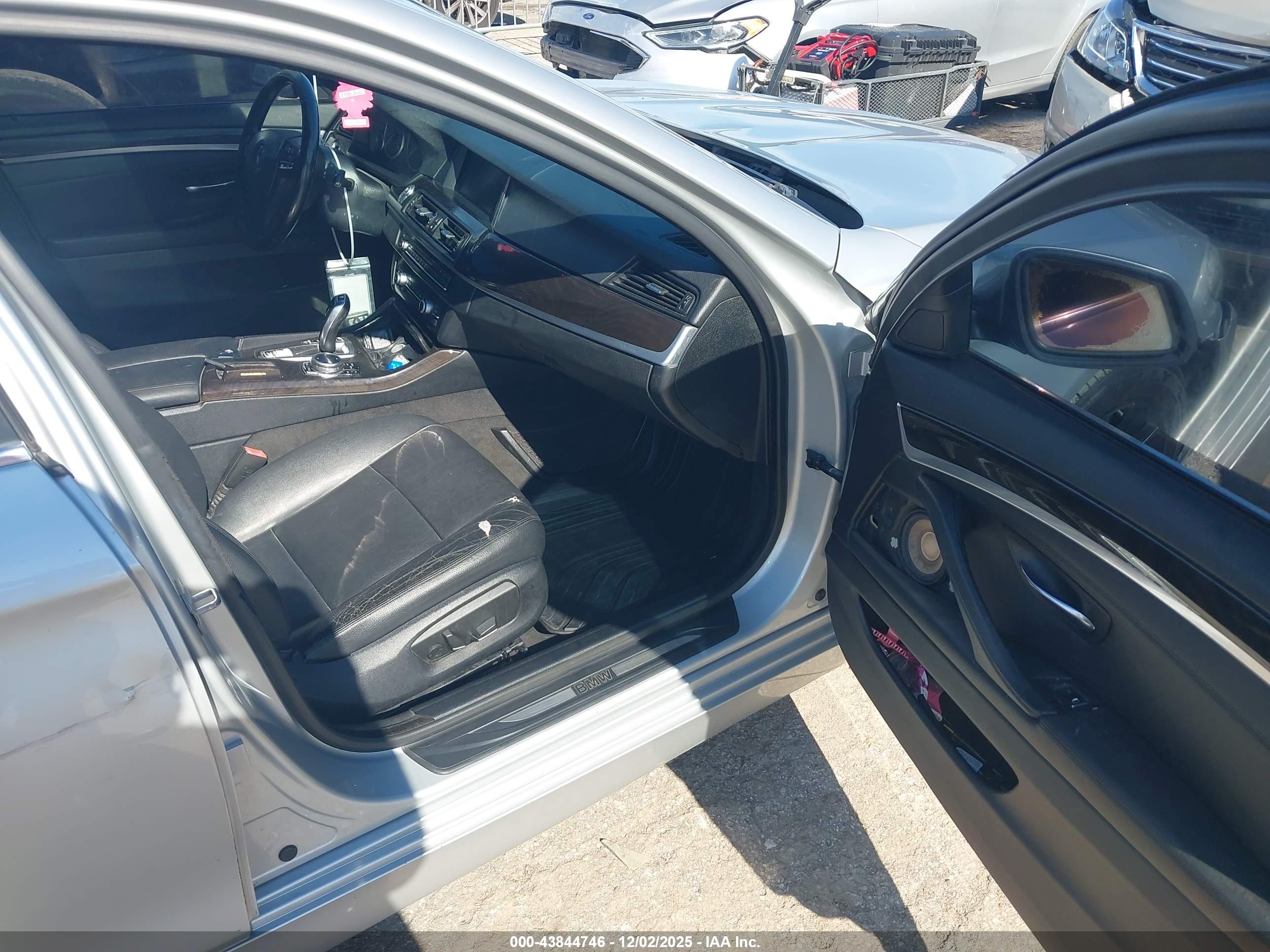 BMW 528I image 5
