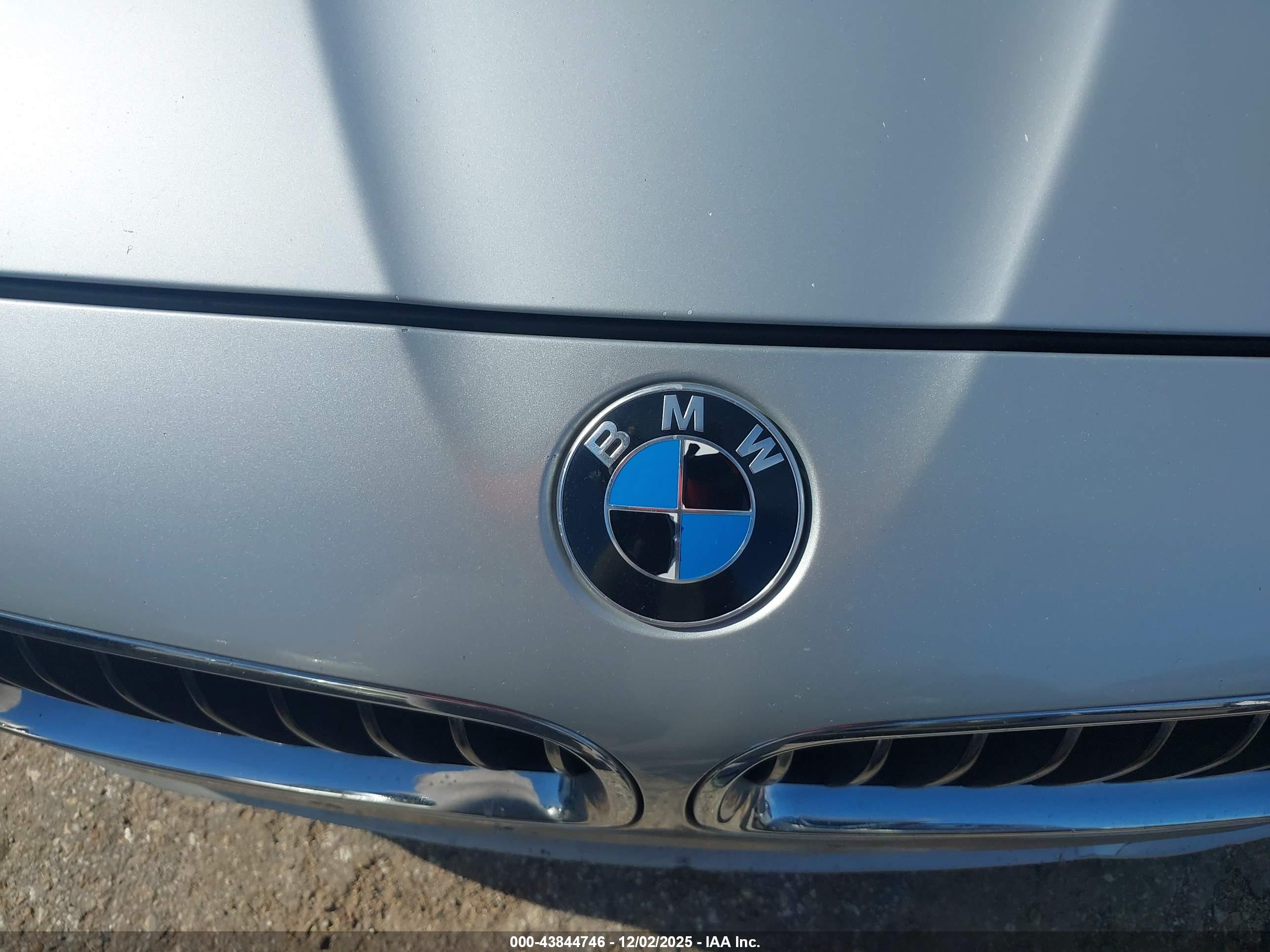BMW 528I image 6