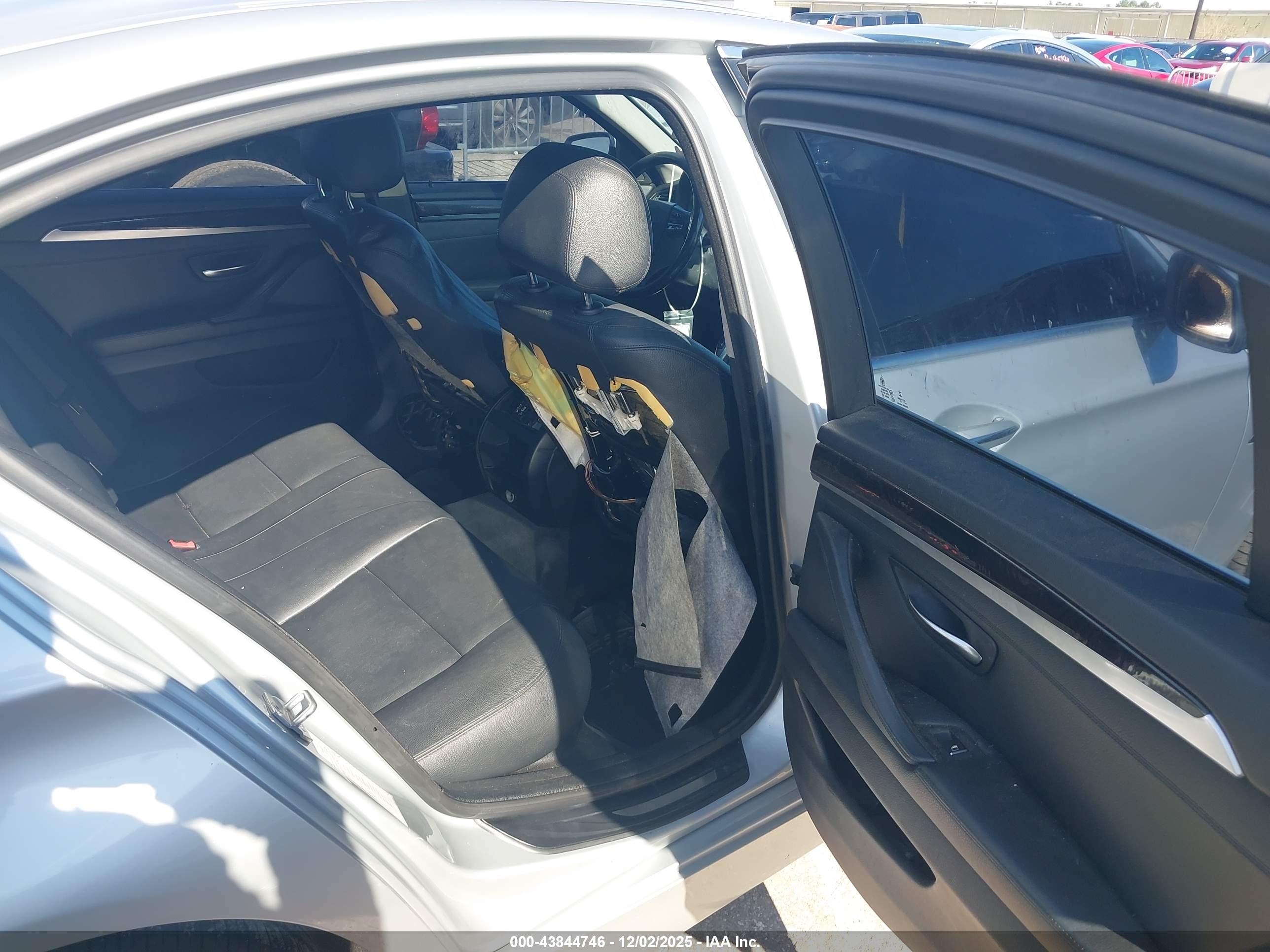 BMW 528I image 8