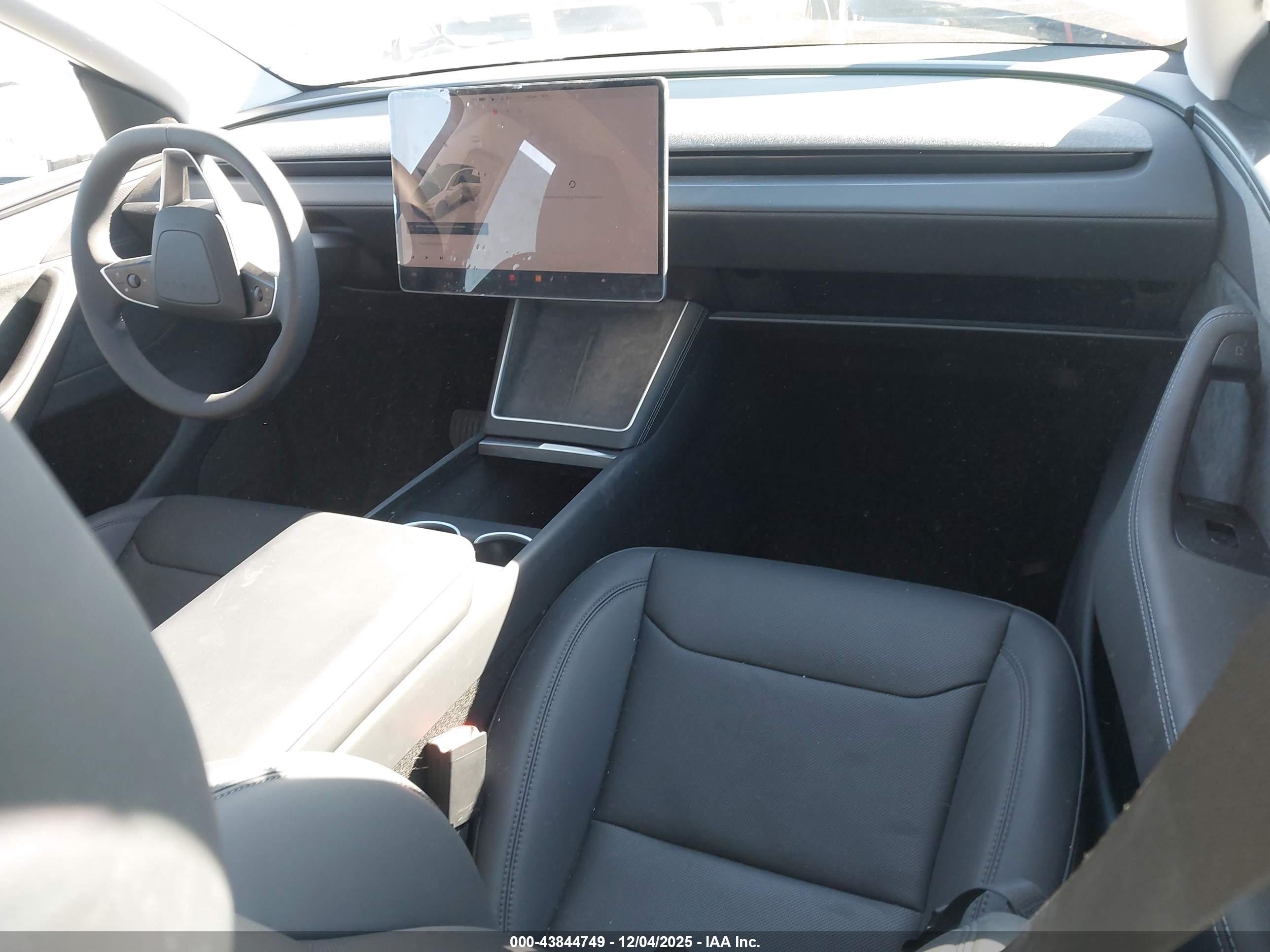 TESLA MODEL image 5