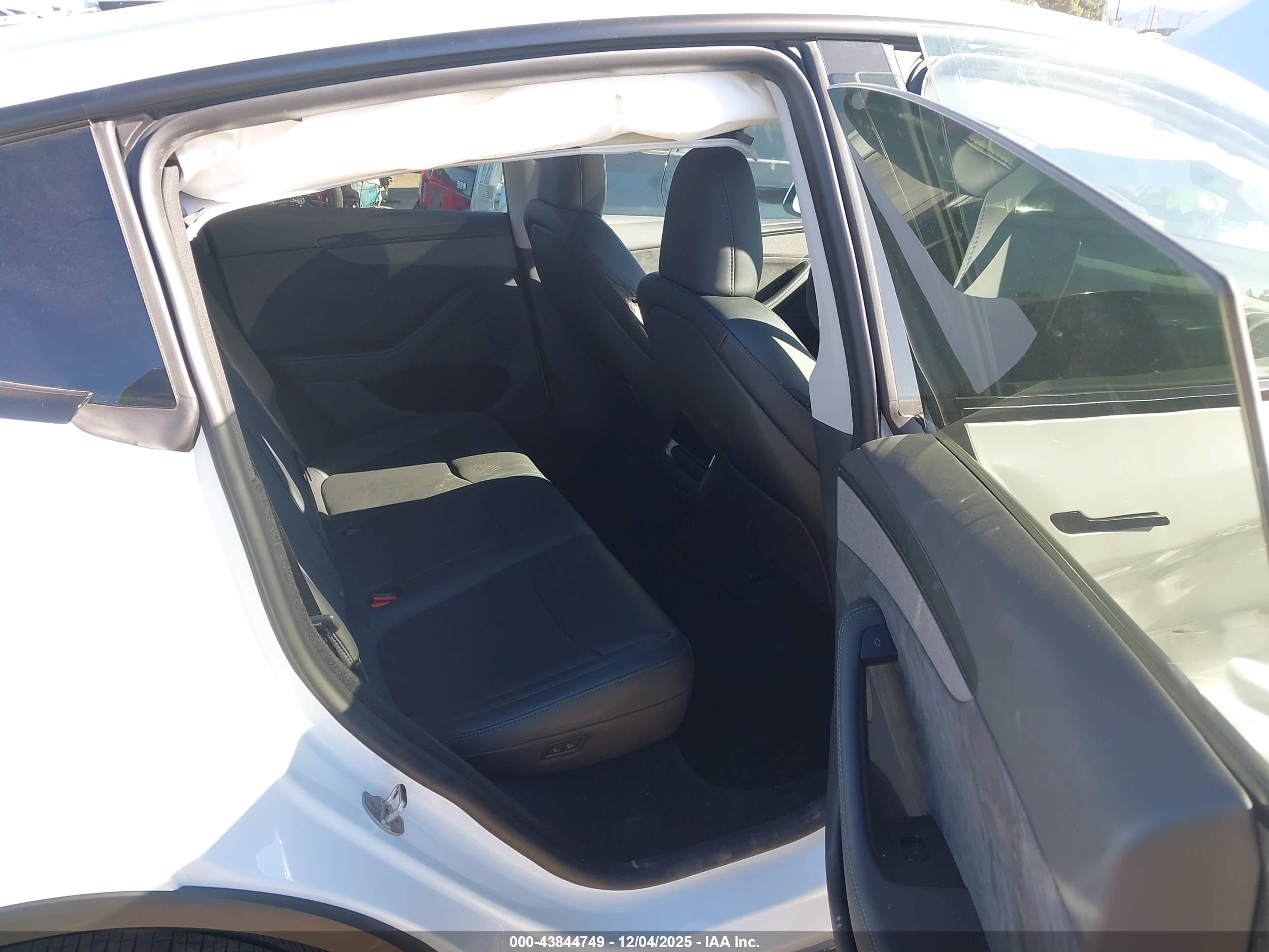 TESLA MODEL image 8