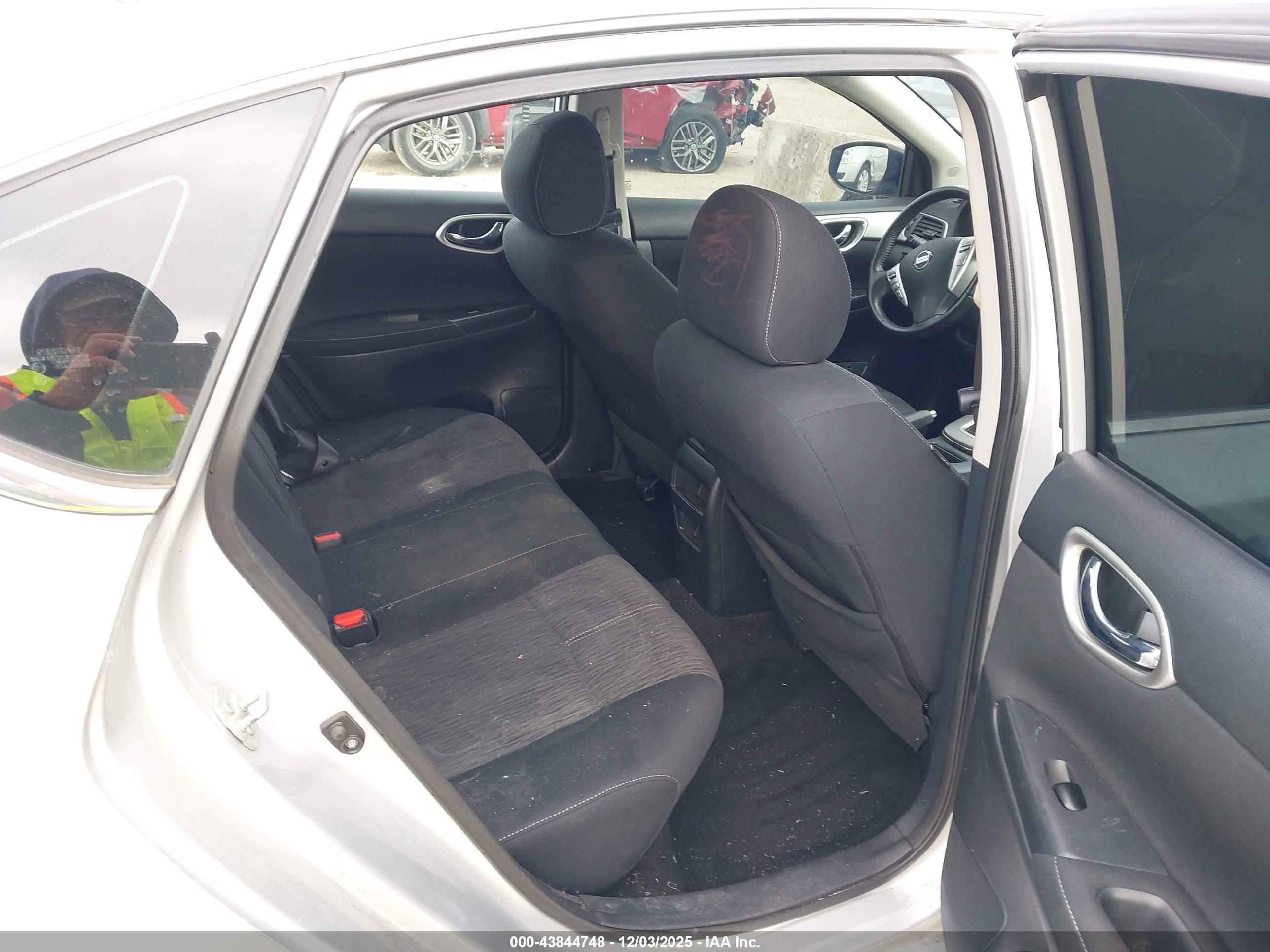 NISSAN SENTRA image 8