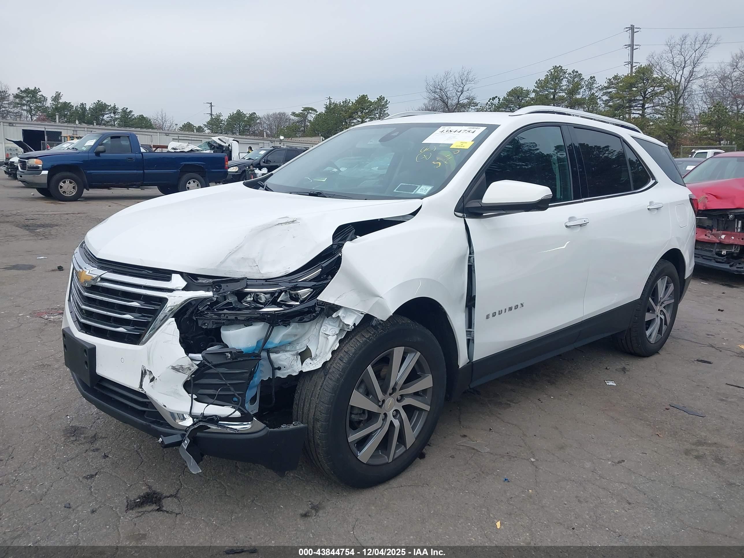 CHEVROLET EQUINOX image 2