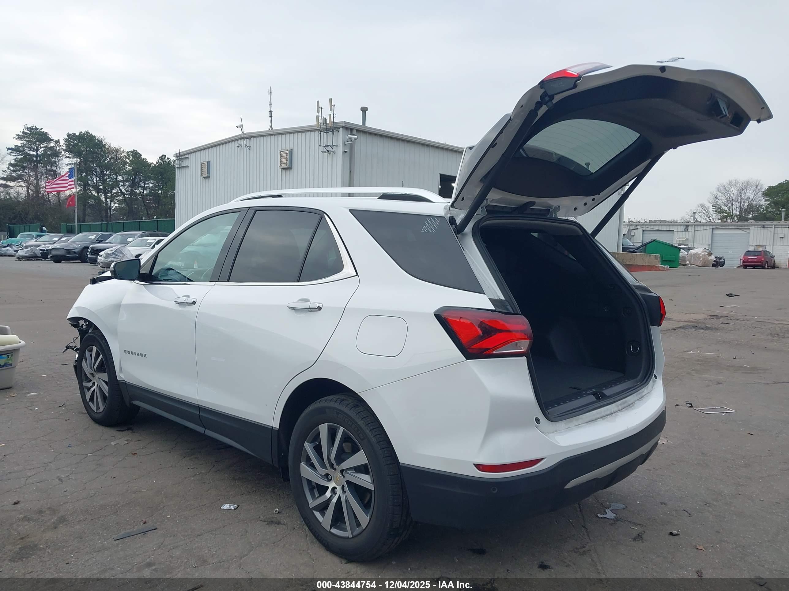 CHEVROLET EQUINOX image 3