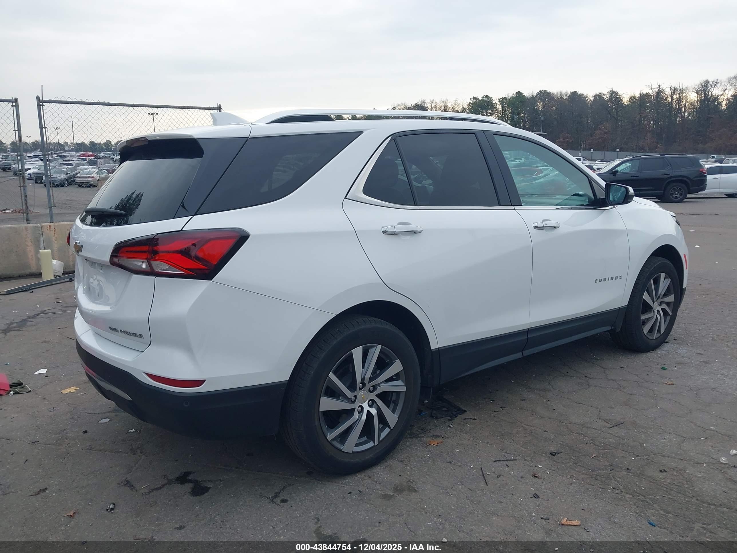 CHEVROLET EQUINOX image 4