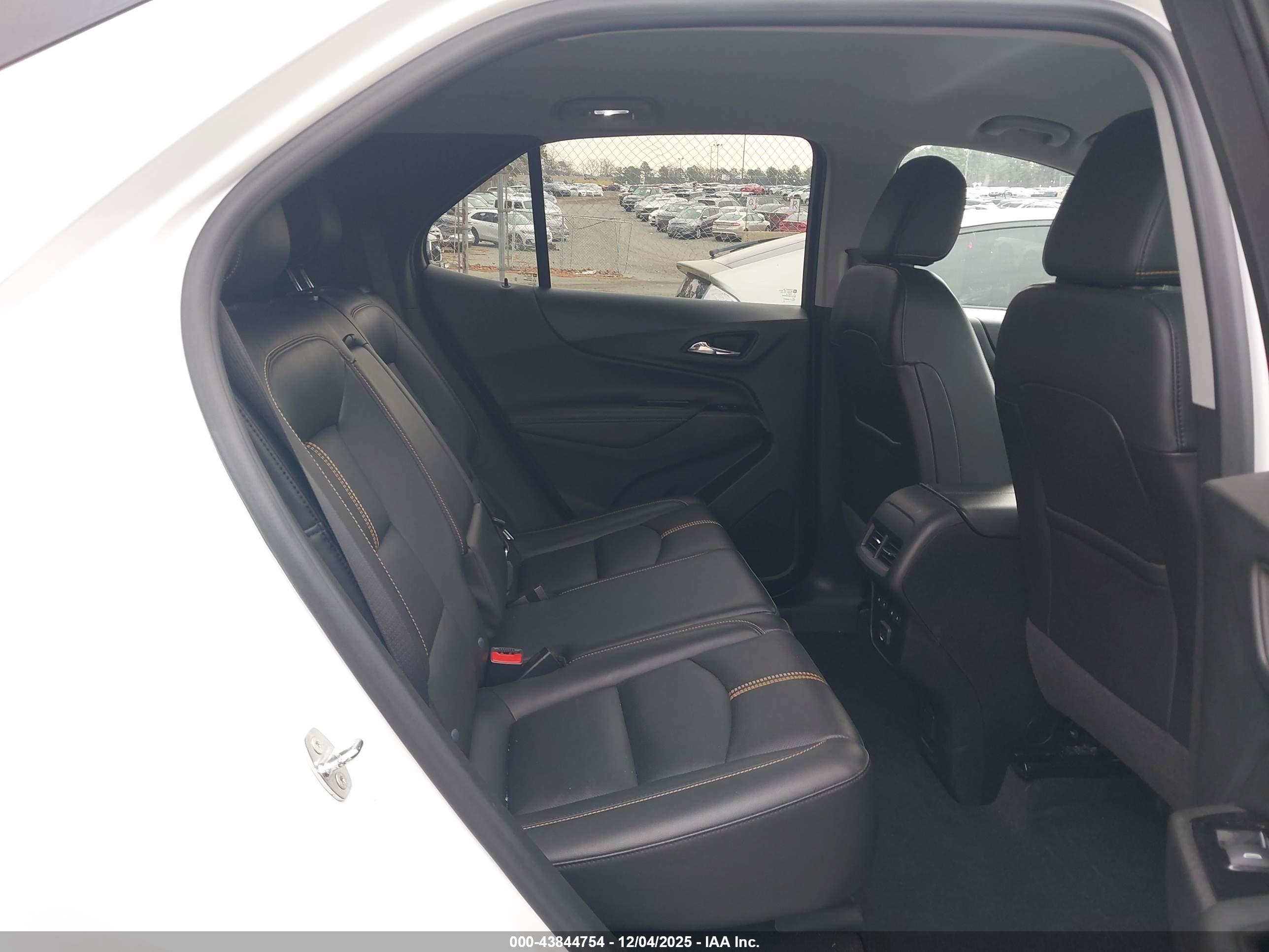 CHEVROLET EQUINOX image 8