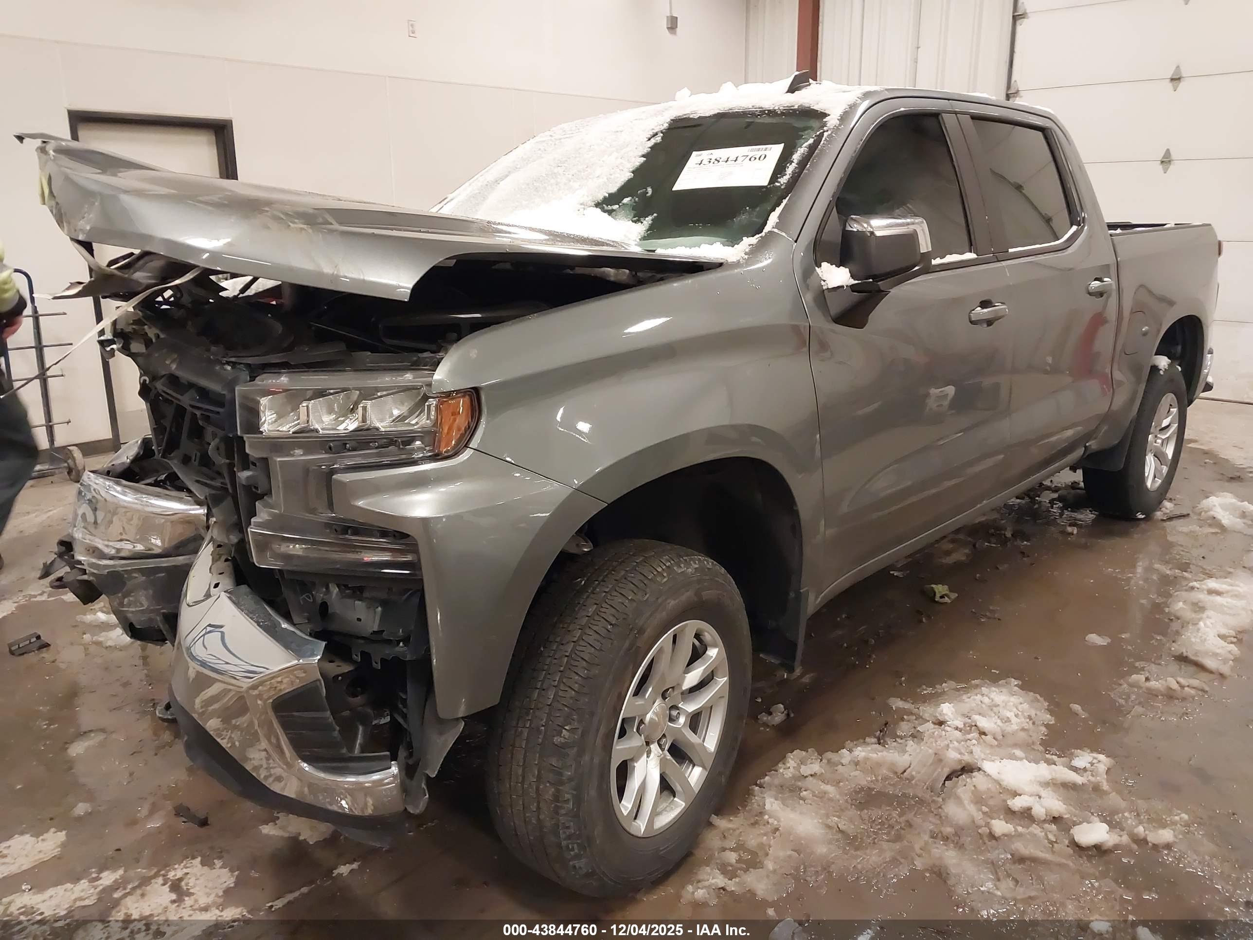 CHEVROLET SILVERADO image 2
