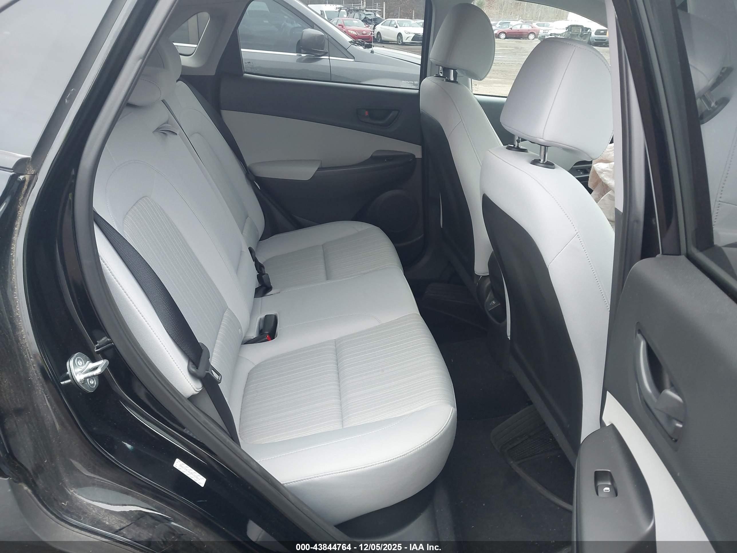 HYUNDAI KONA image 8