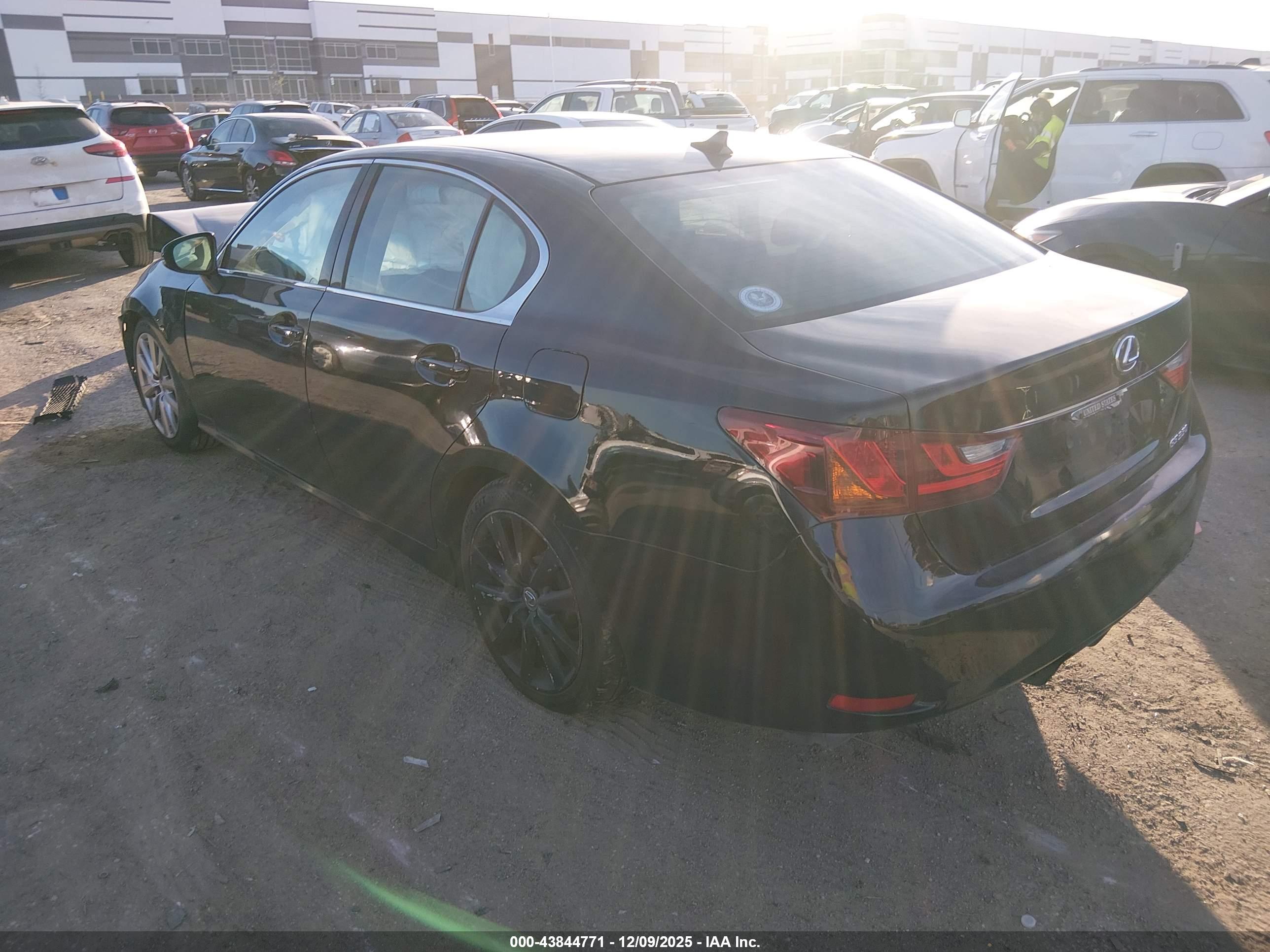 LEXUS GS image 3