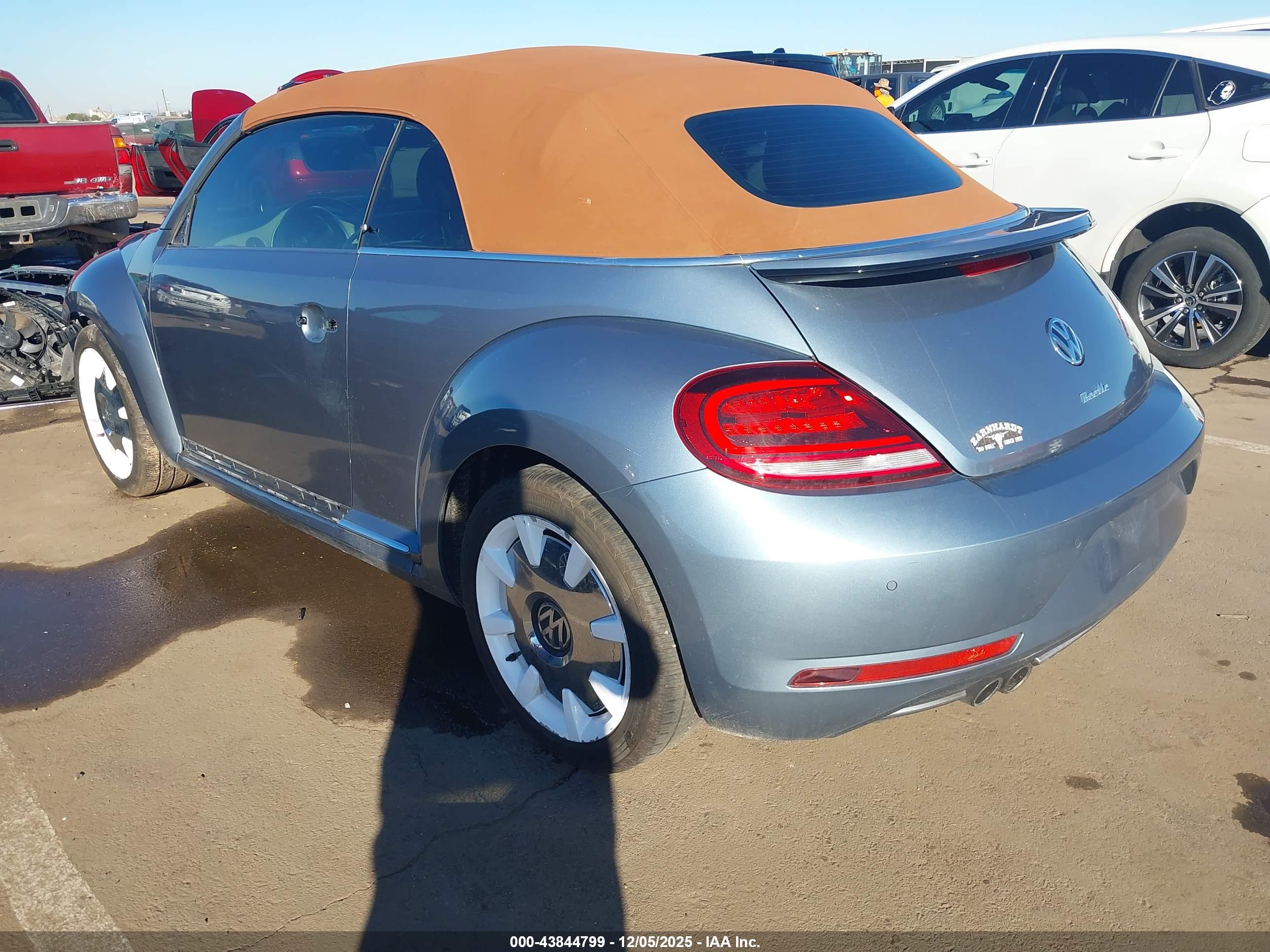 VOLKSWAGEN BEETLE image 3