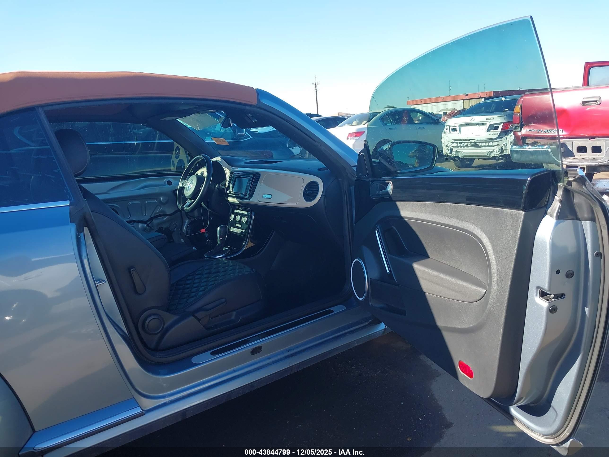 VOLKSWAGEN BEETLE image 5