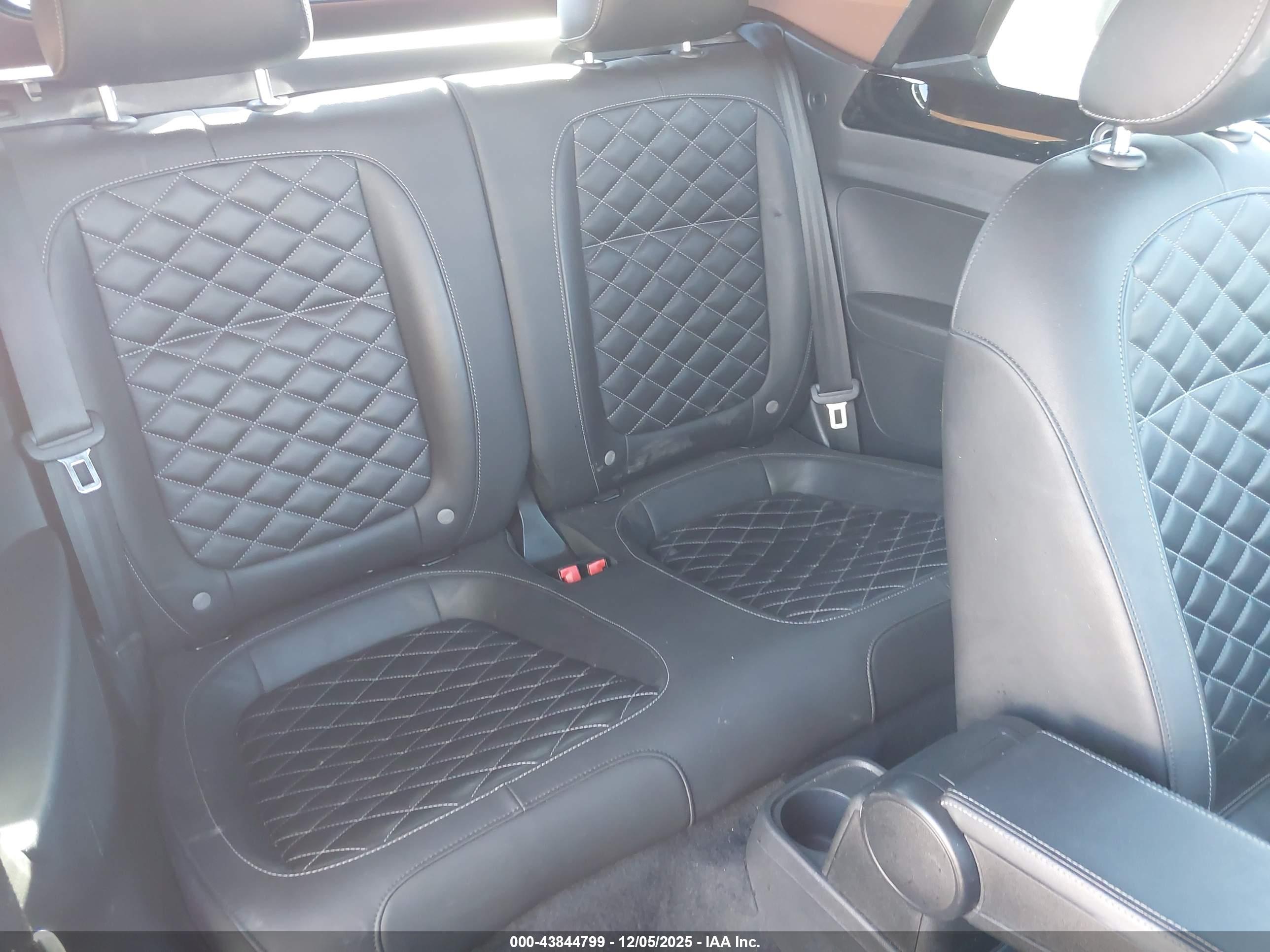 VOLKSWAGEN BEETLE image 8