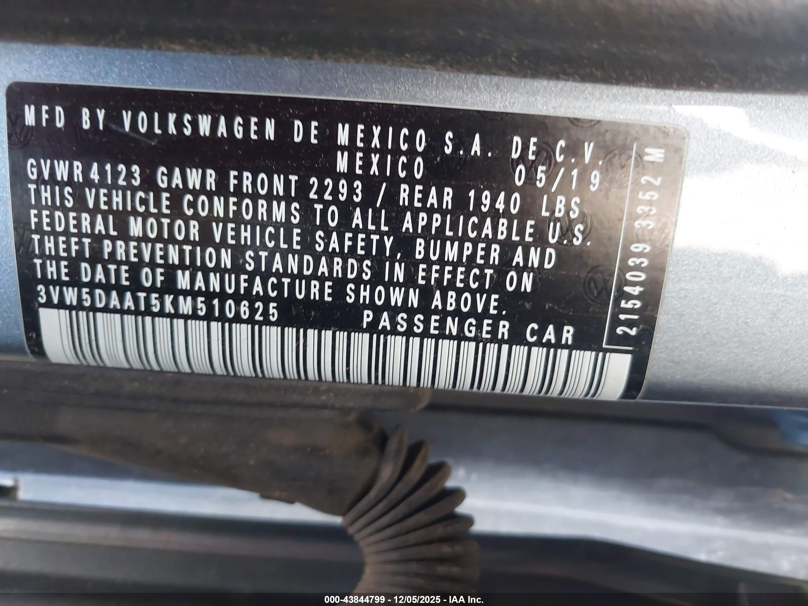 VOLKSWAGEN BEETLE image 9