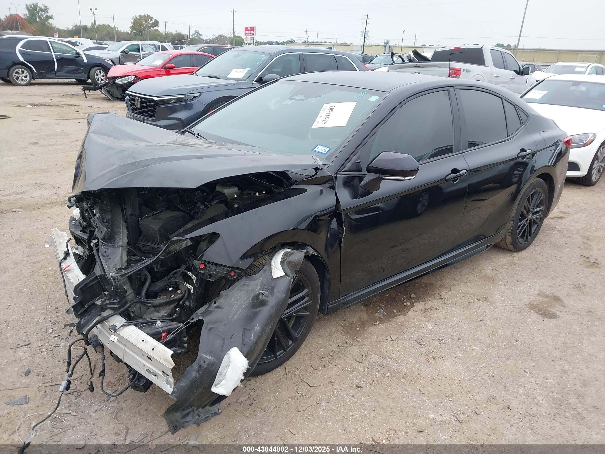 TOYOTA CAMRY image 2